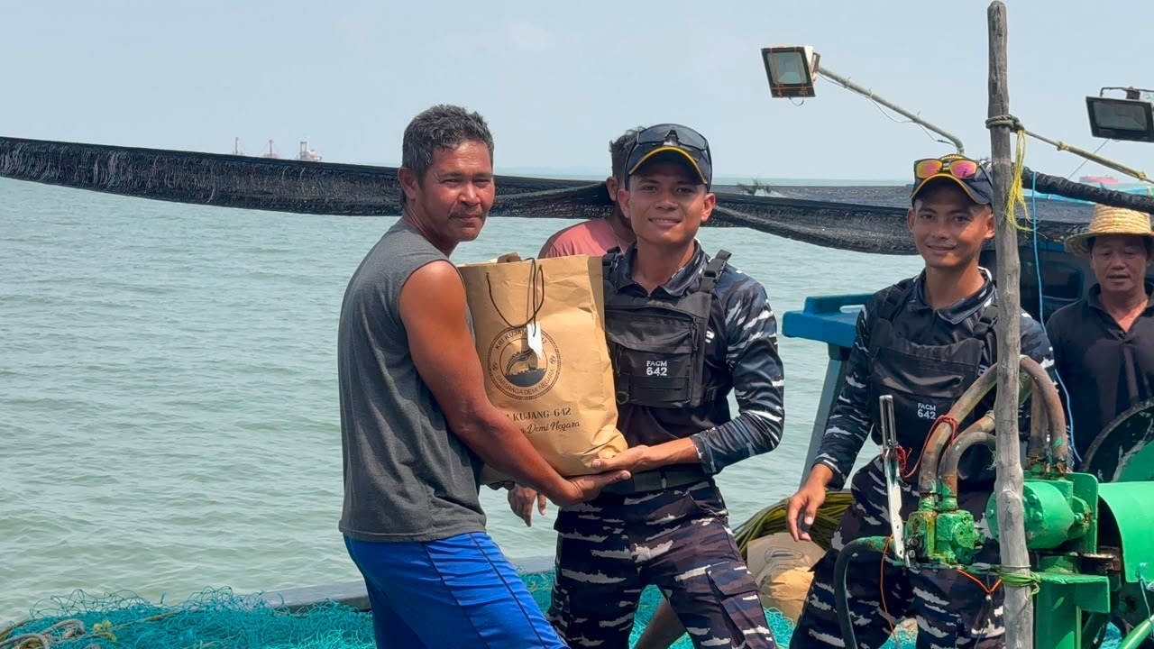 KRI KUJANG-642 WUJUDKAN KEPEDULIAN