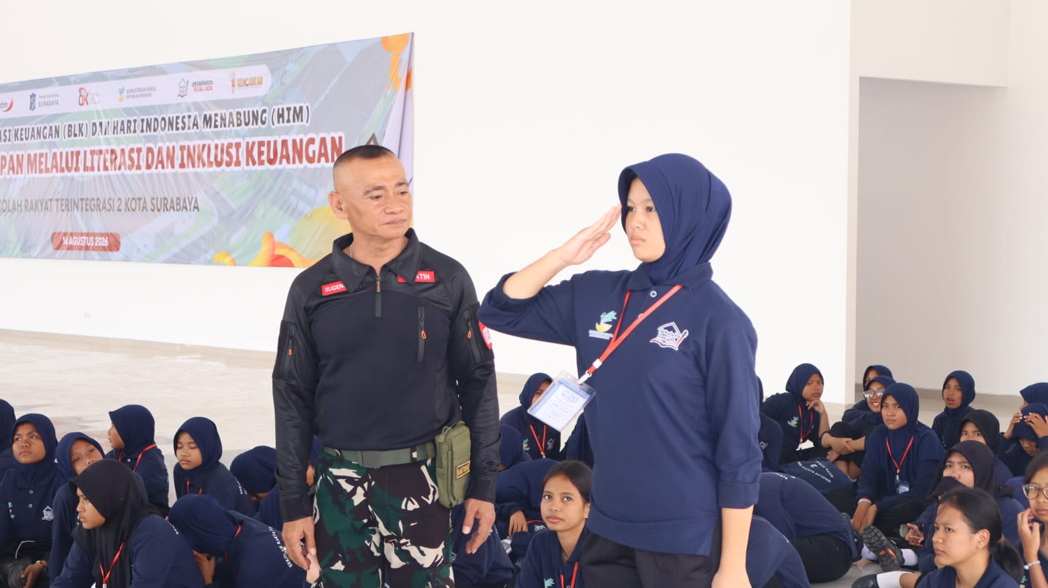 Anggota Kodim 0830 Surabaya Bekali Siswa