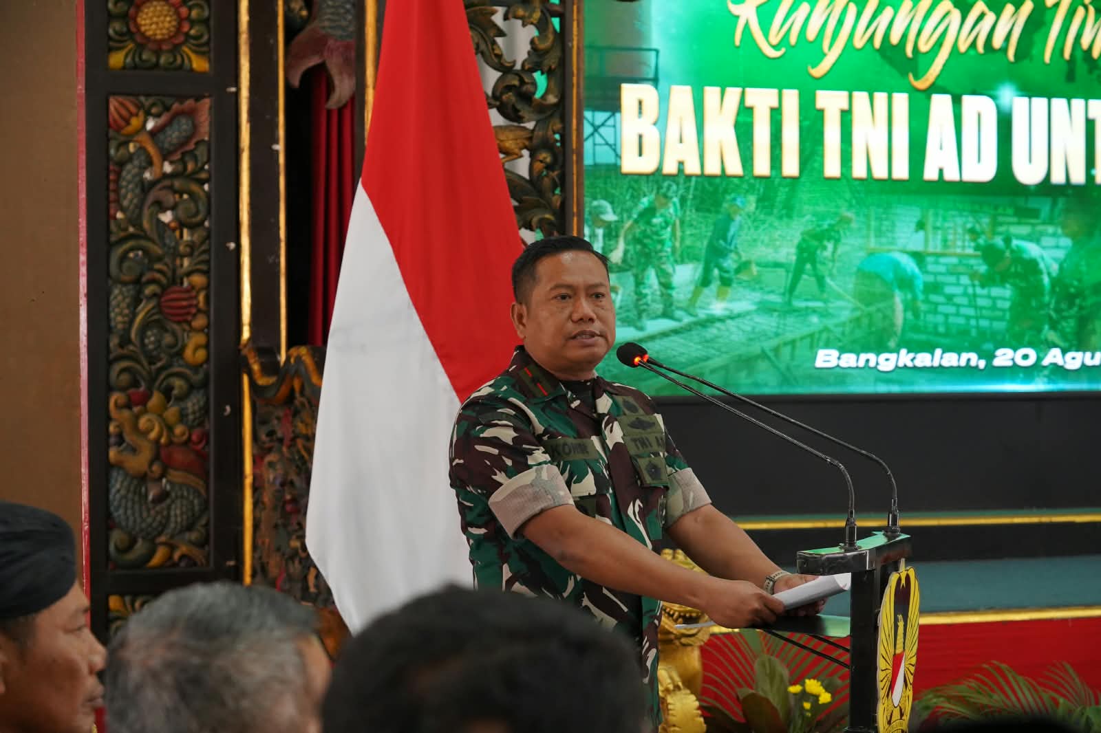 Danrem Bhaskara Jaya Bersama Warga Madura