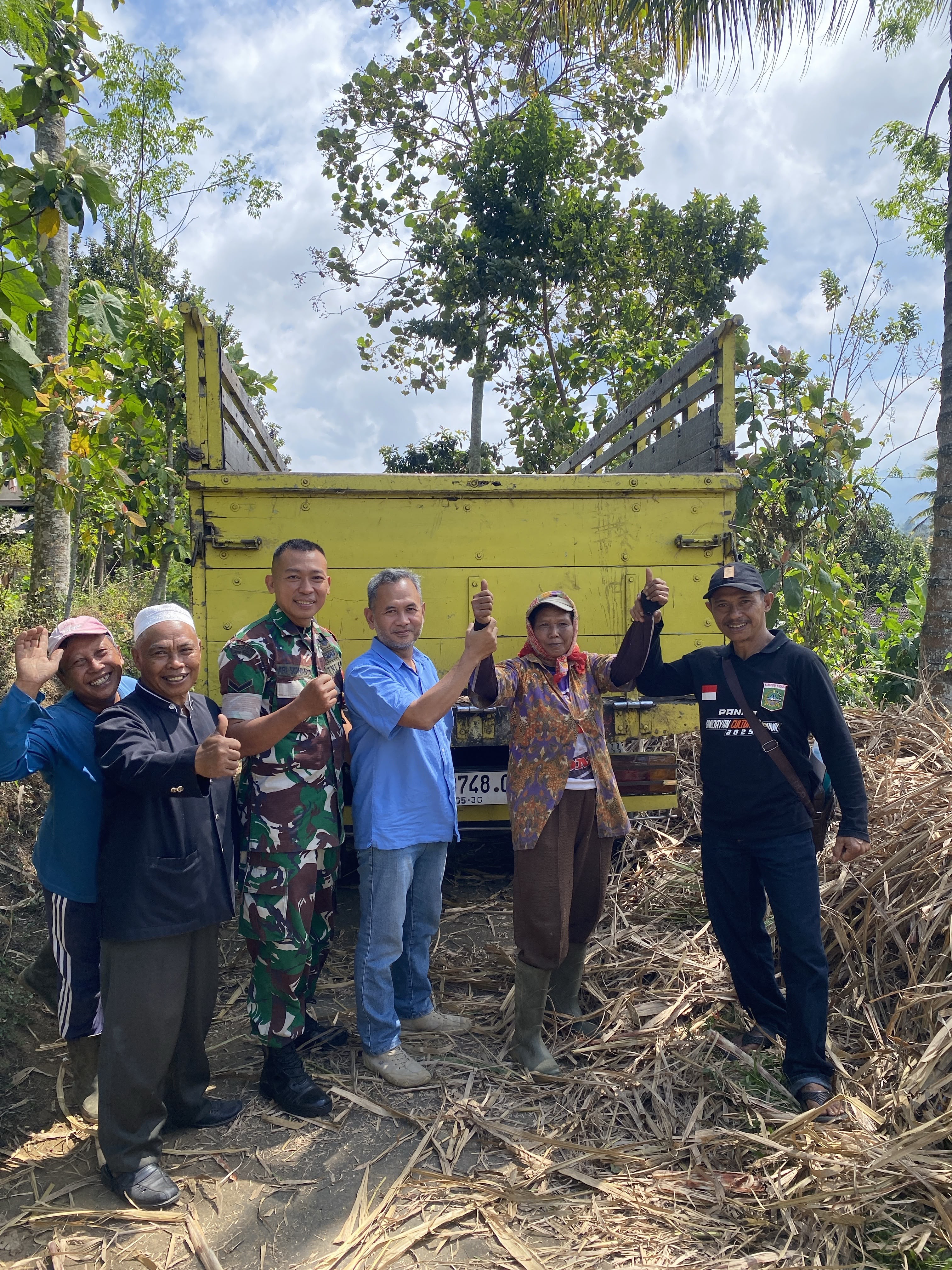 Babinsa Koramil 0818/17 Dampingi Penyerahan