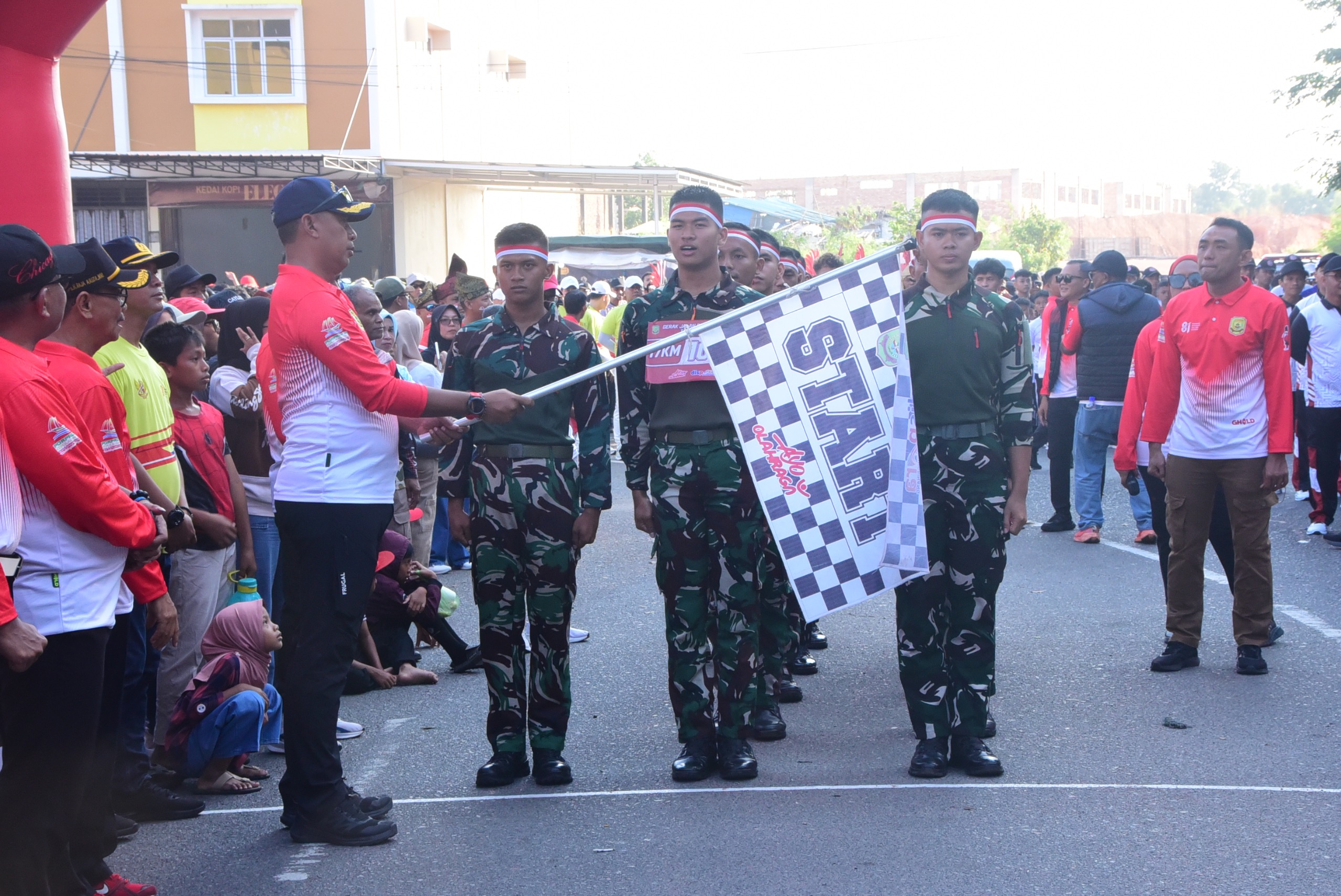 PRAJURIT KOARMADA I SEMARAKAN LOMBA