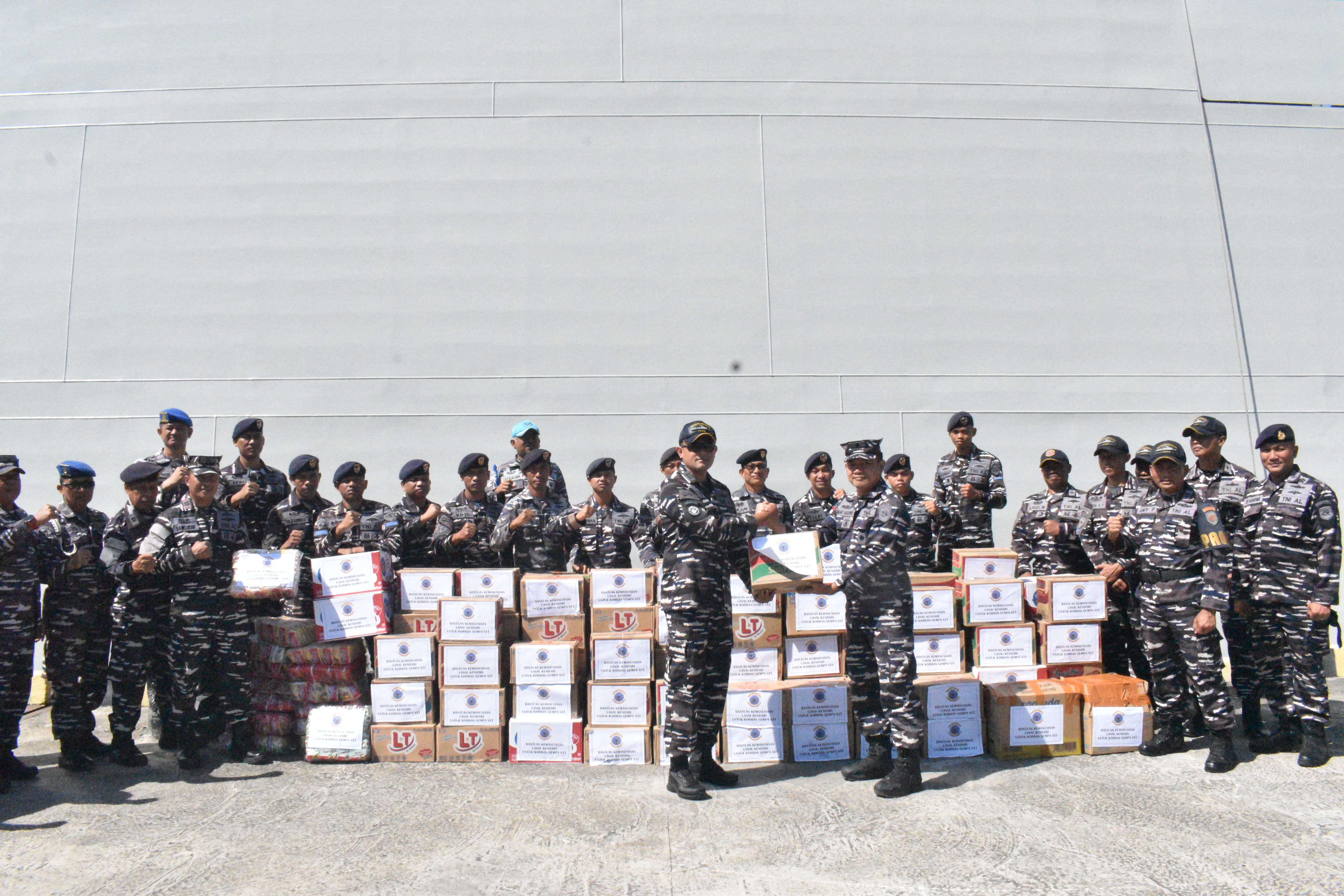 TNI AL KIRIMKAN BANTUAN KEMANUSIAAN