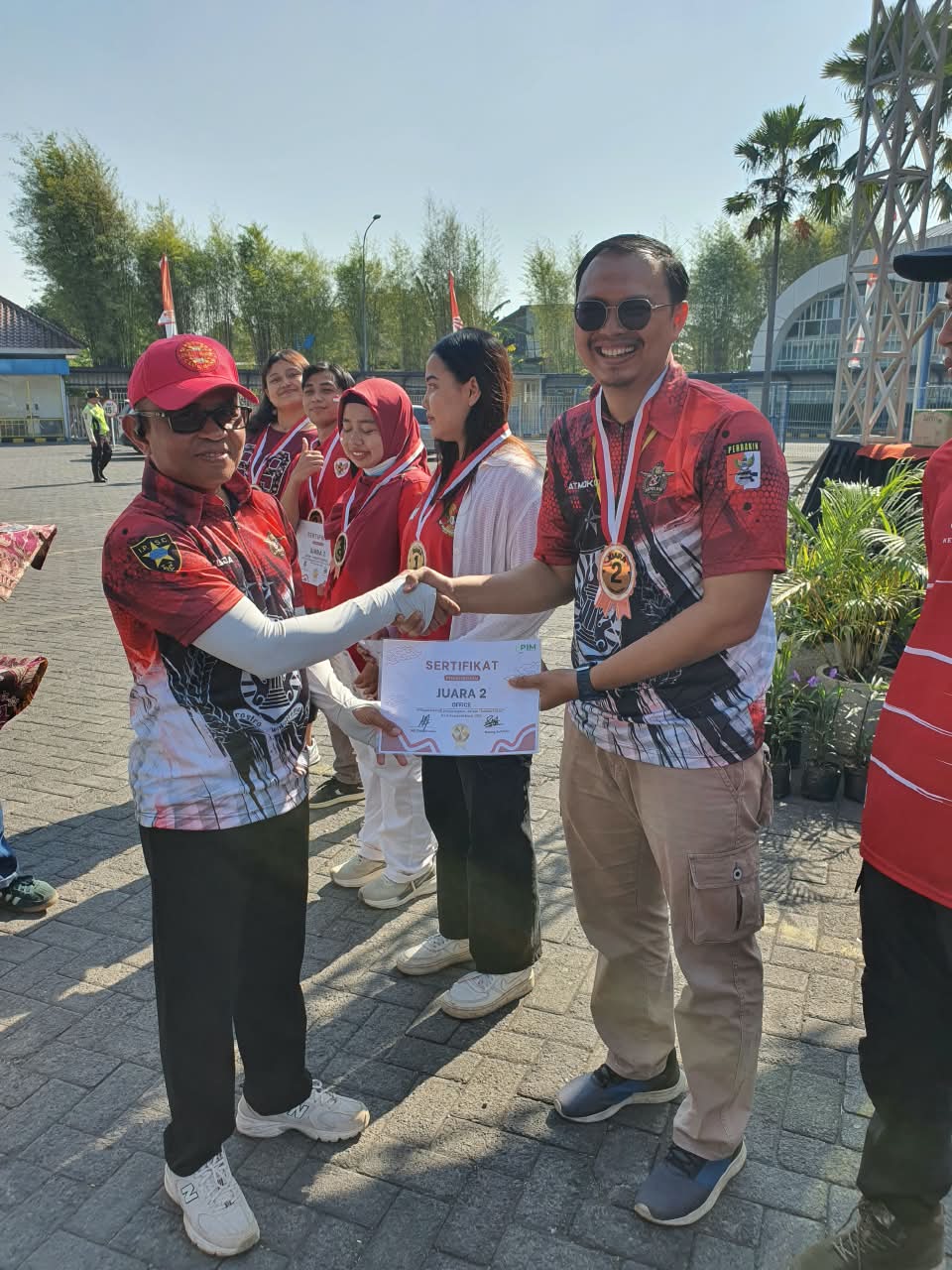 Sinergi Koramil Ngoro PT PIM Bersama Warga