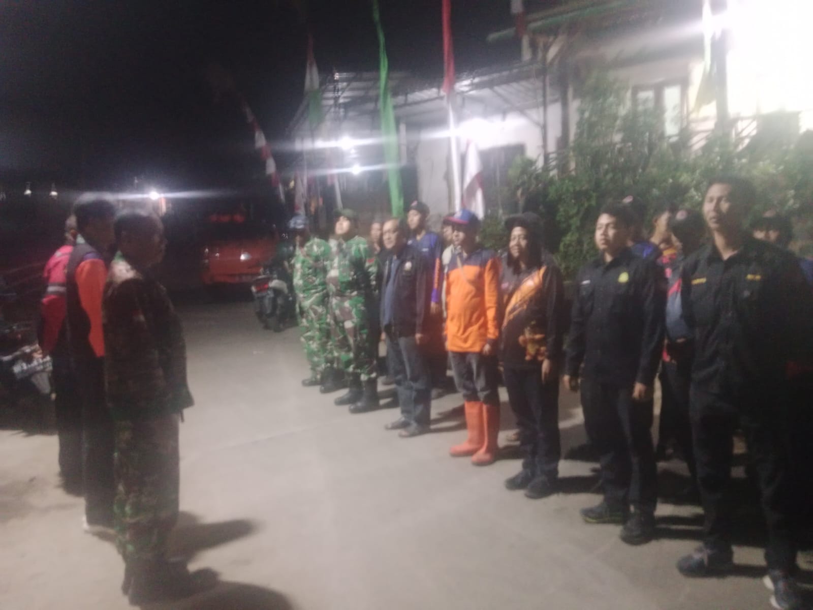 TNI Bersama Tim Gabungan Gerak Cepat