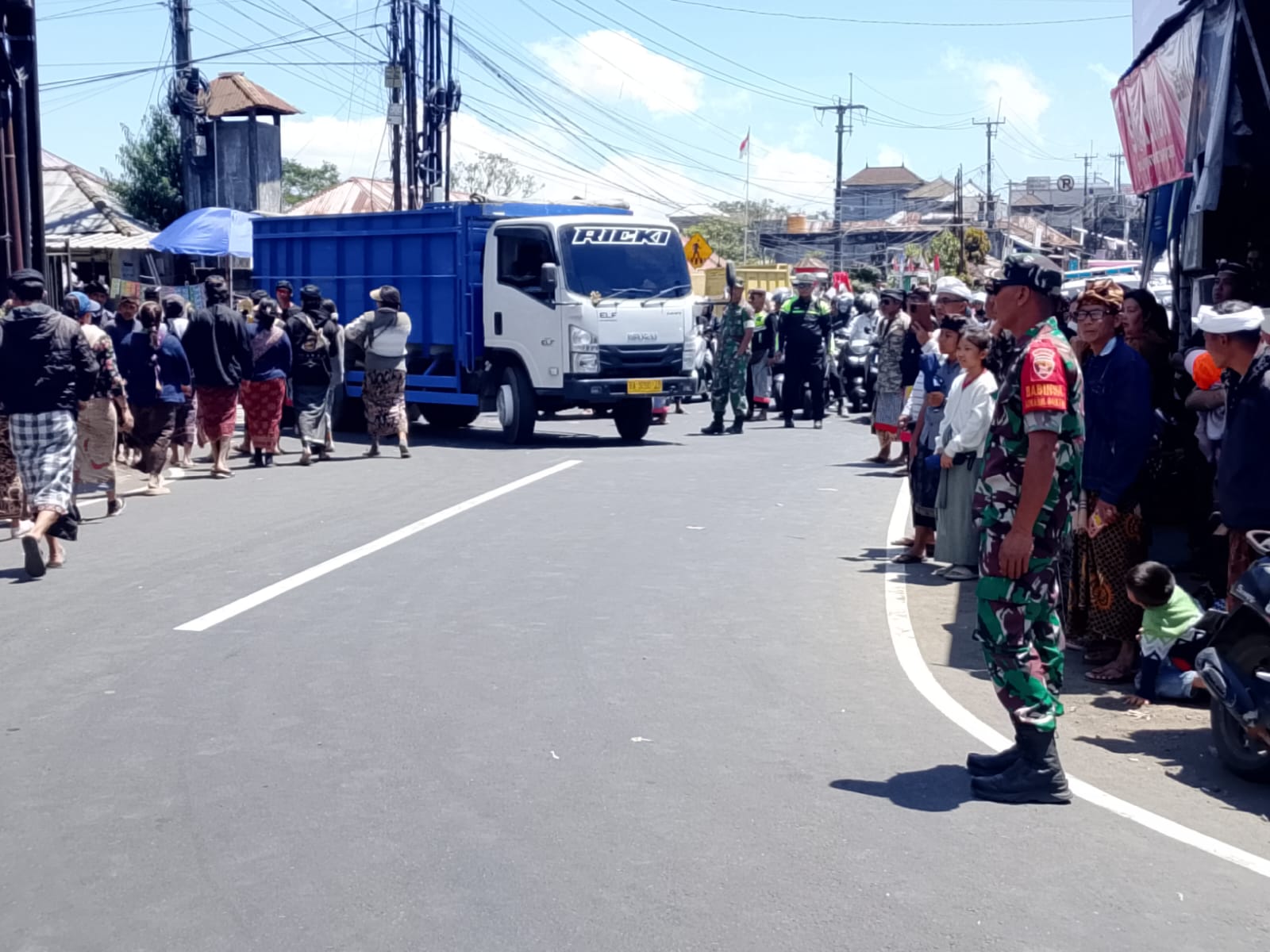 Amankan Kegiatan Ngeplugin Di Desa Batur