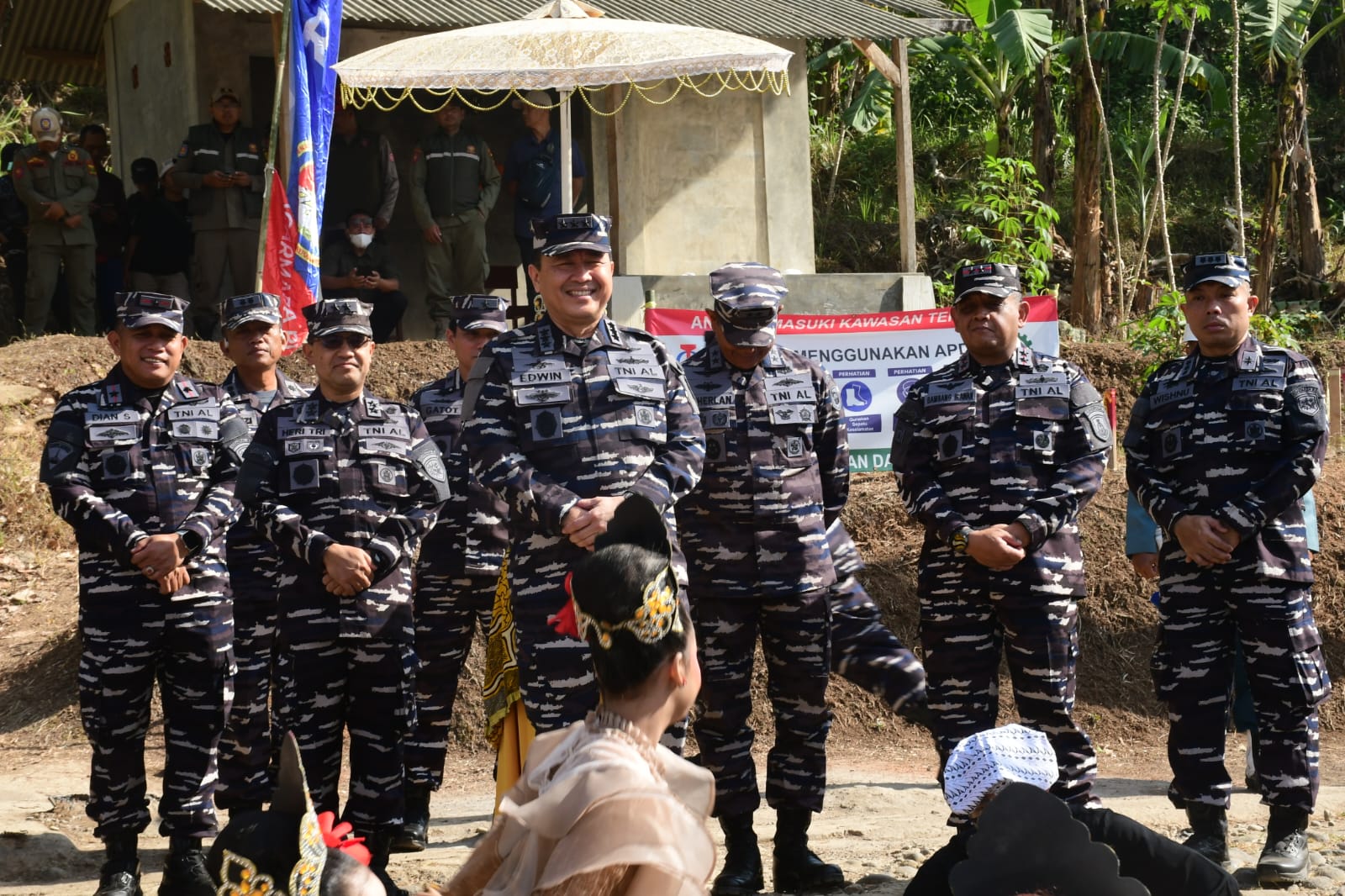 TNI AL TEBAR KEPEDULIAN KEPADA MASYARAKAT