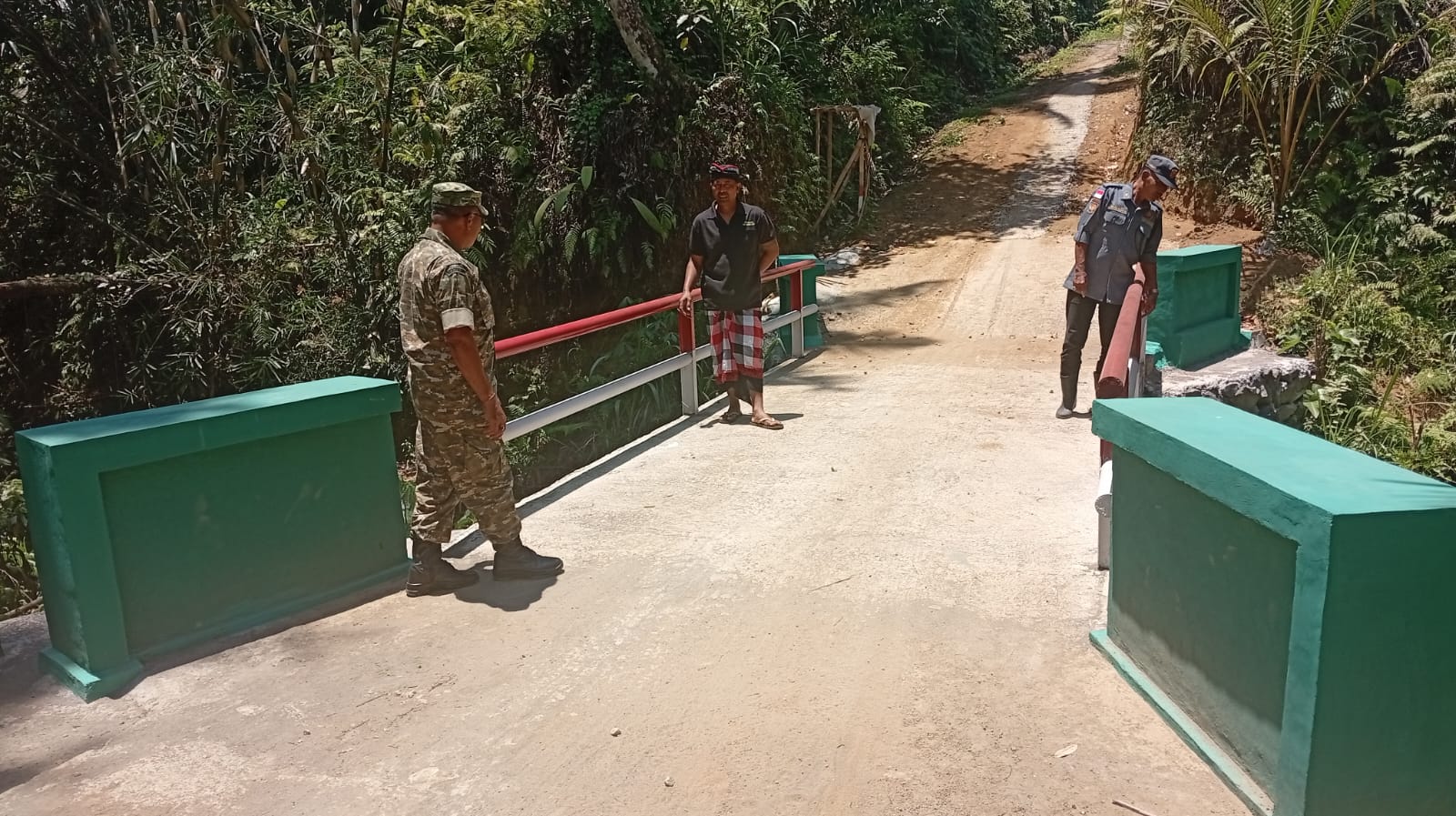 Laksanakan Patroli Di Jembatan Beton Merah Putih