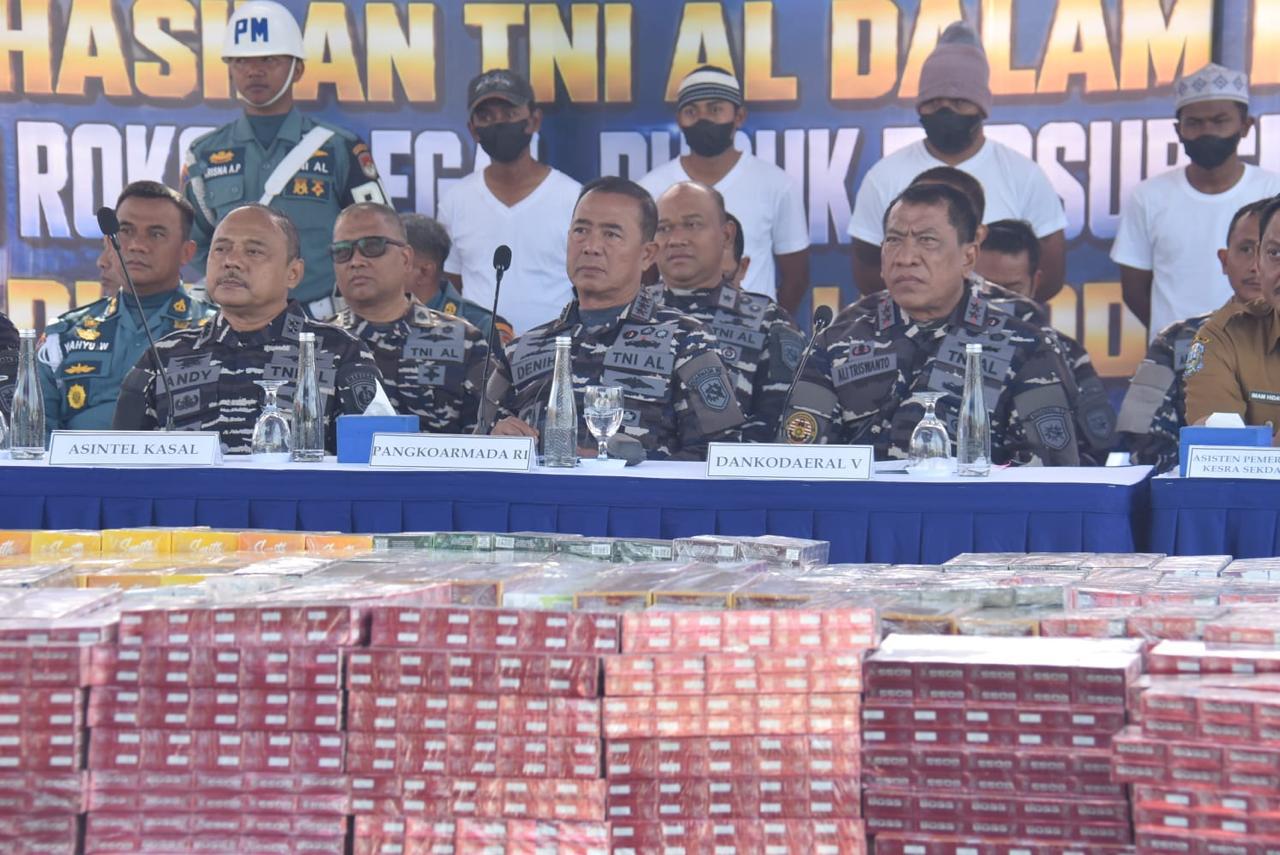 TNI AL BERHASIL GAGALKAN UPAYA PEREDARAN ROKOK ILEGAL