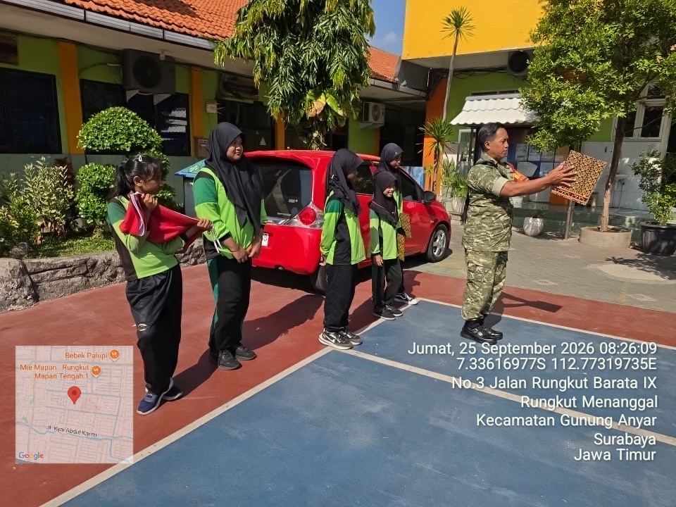 Babinsa Rungkut Latih PBB