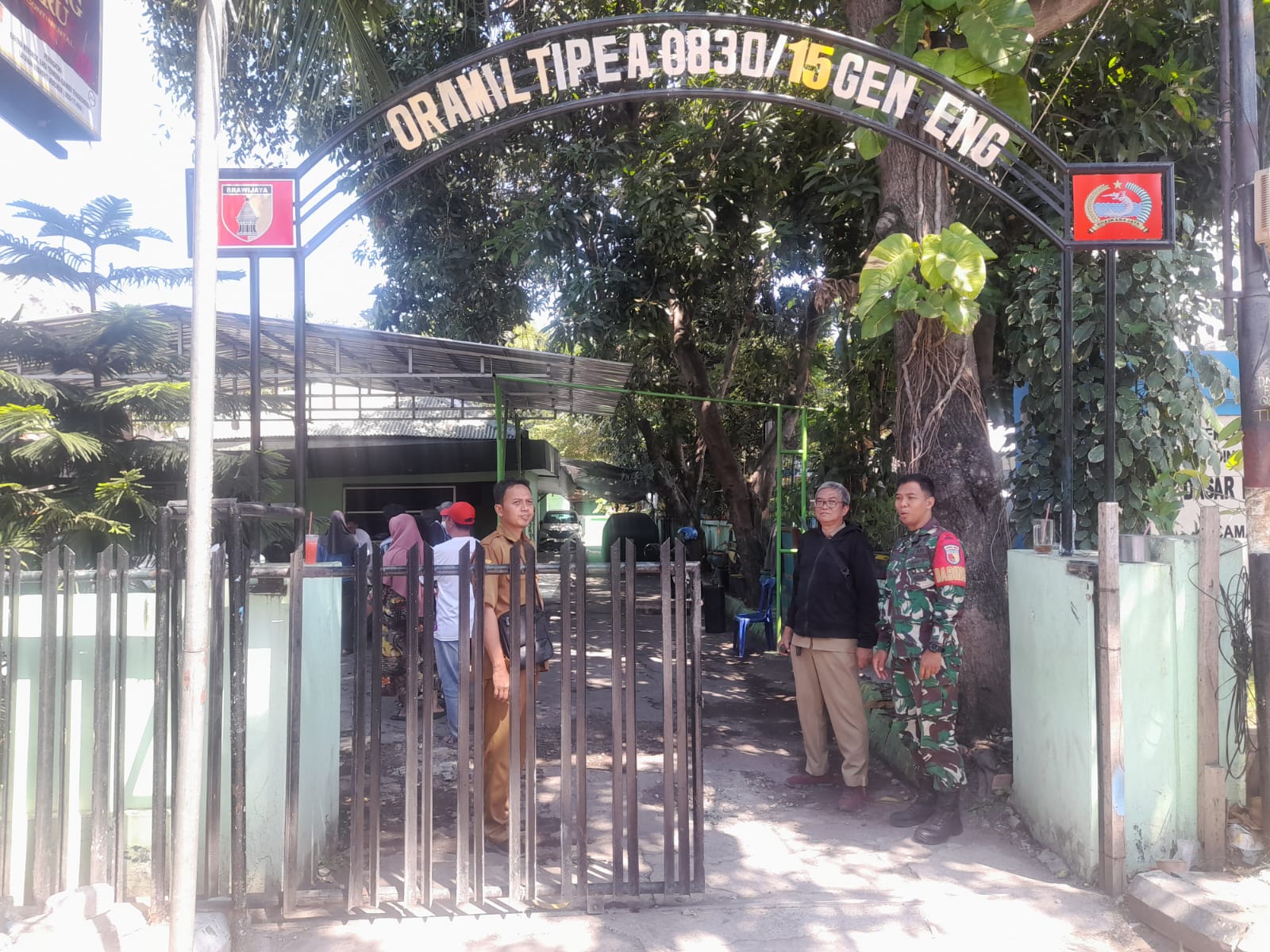 Koramil Genteng Kawal Bantuan