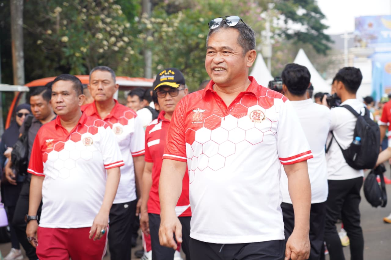 Kasad Berbaur Bersama 12 Ribu Peserta