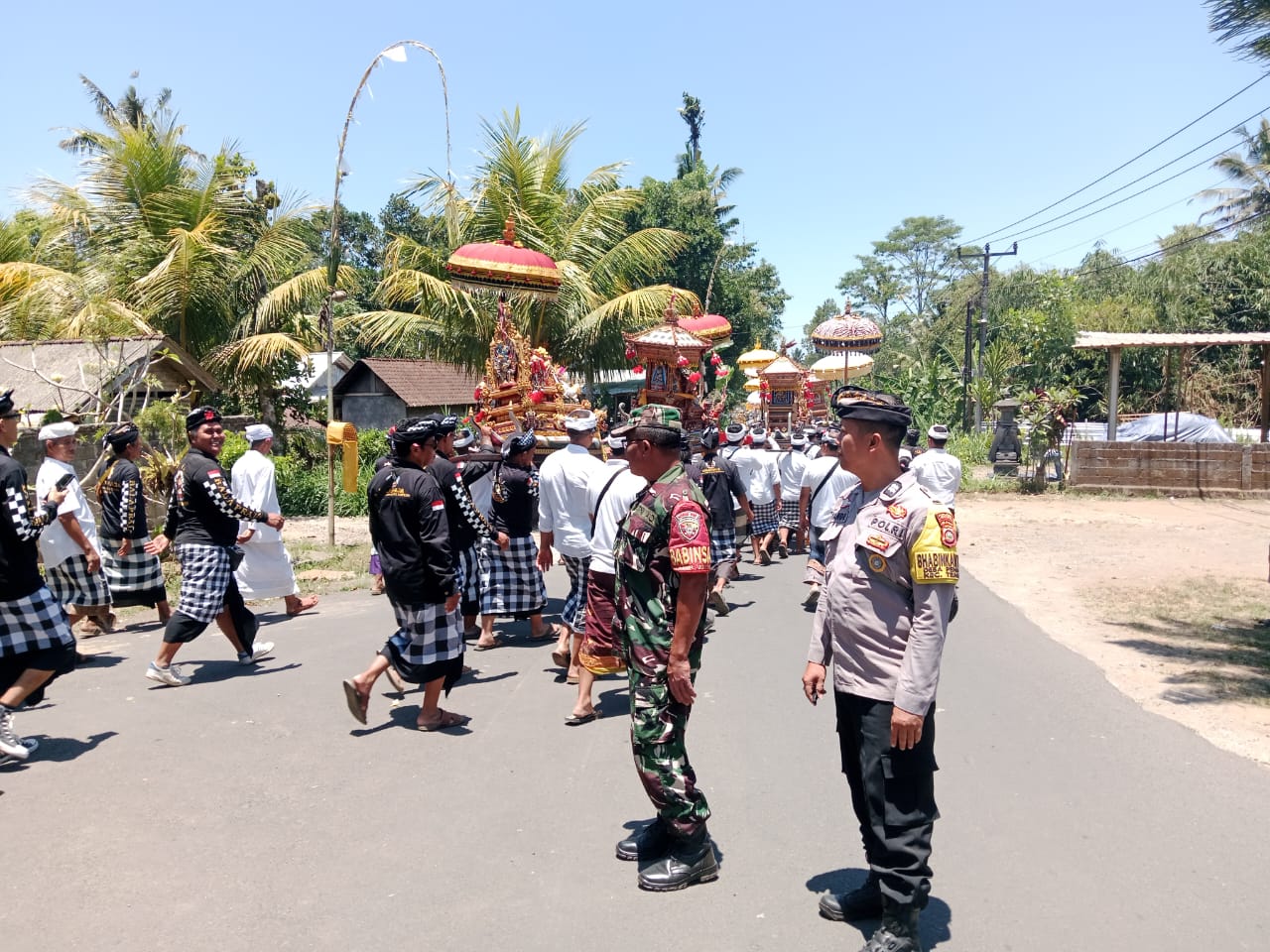 Babinsa Peninjoan Laksanakan Pemantauan Dan Pengamanan