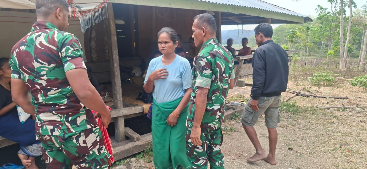 Dandim 1613/Sumba Barat Hadir Melayat Ke Rumah Duka