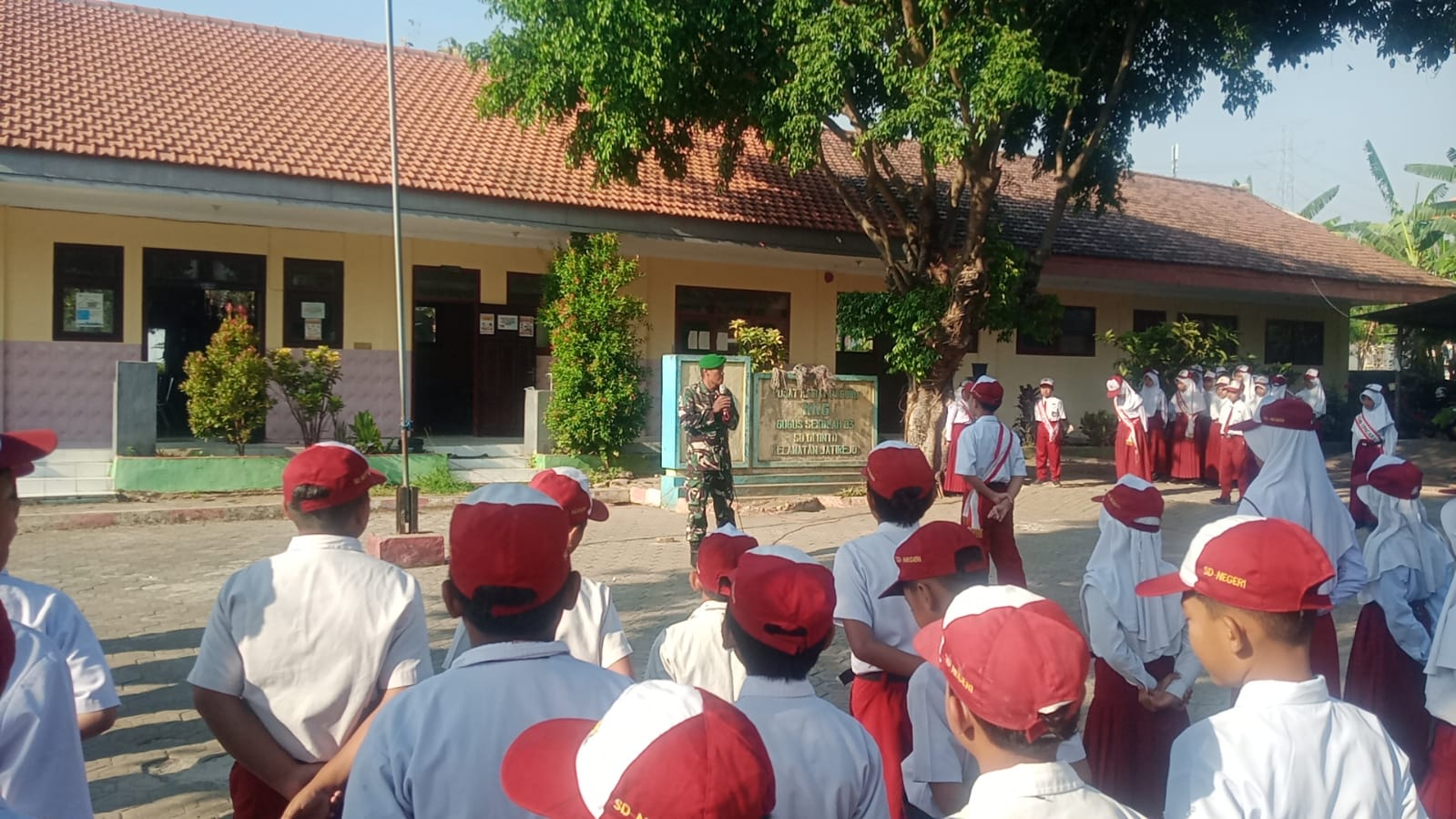 Babinsa Edukasi Siswa Jauhi Kenakalan
