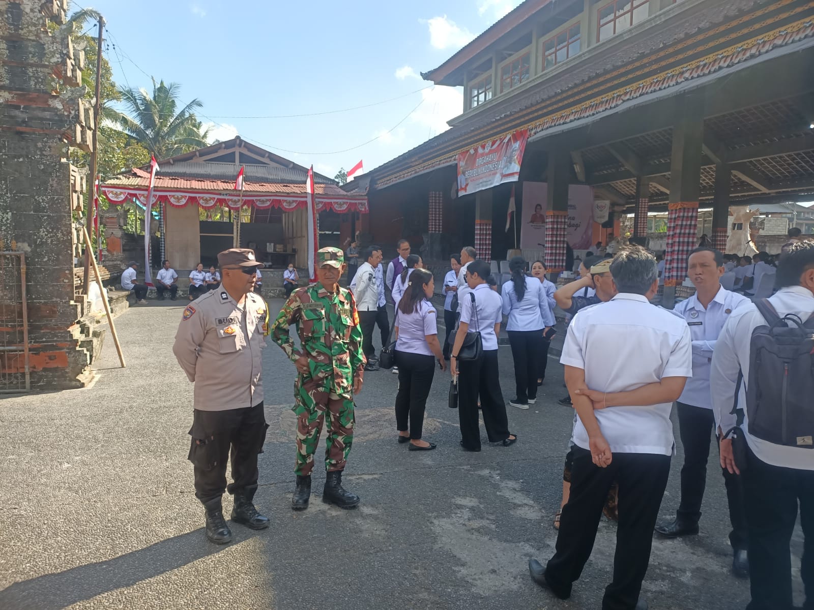 Babinsa Dampingi Aksi Sosial