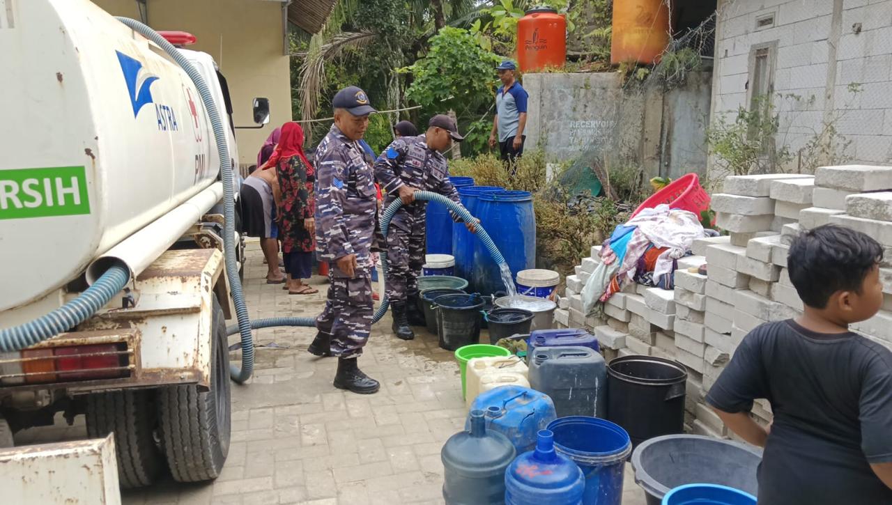 Posal Logending Lanal Cilacap Salurkan 10.000 Liter Air
