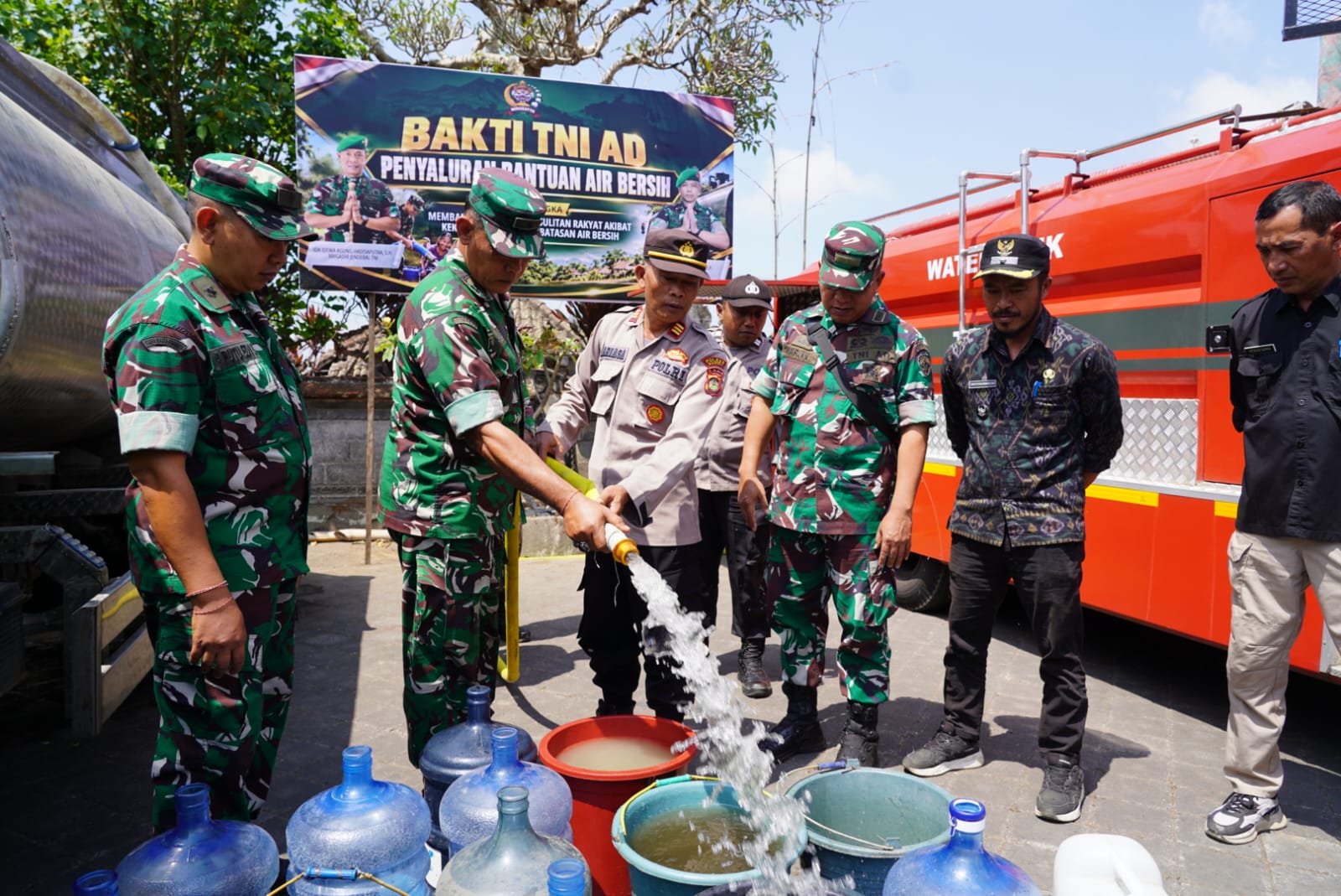 Bakti TNI-AD Salurkan Bantuan
