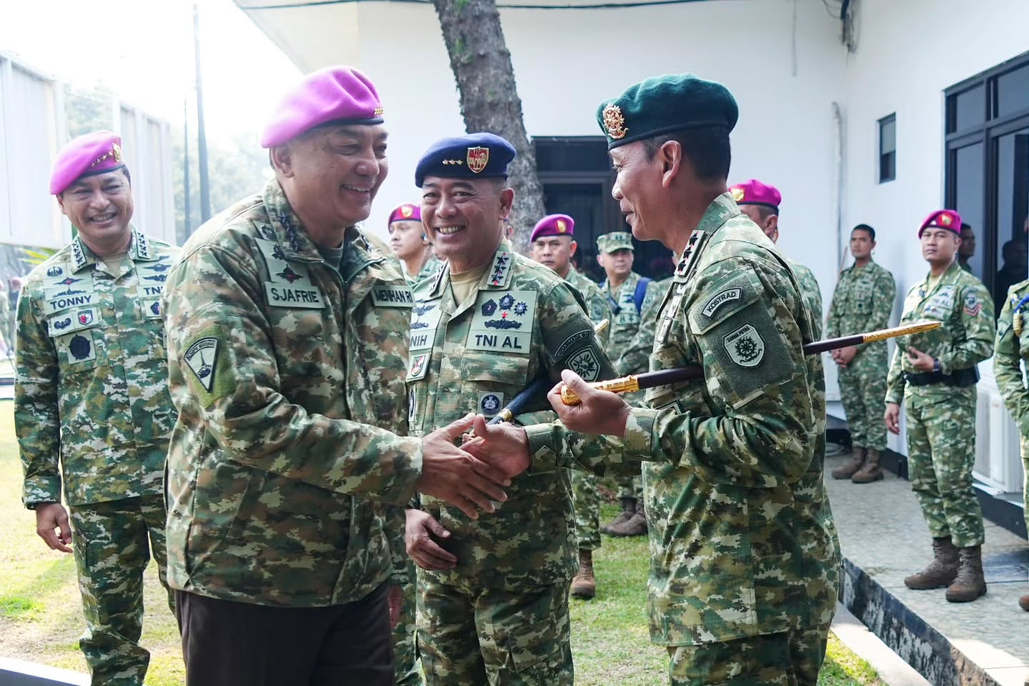 Pangkostrad Hadiri Penerimaan Kendaraan Amfibi AAV K