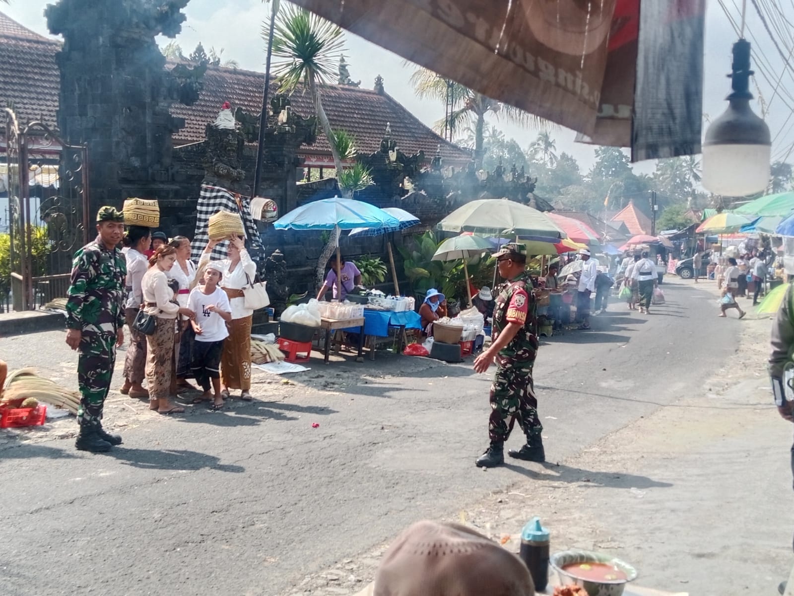 Babinsa Koramil 1626-03/Tembuku Amankan Upacara