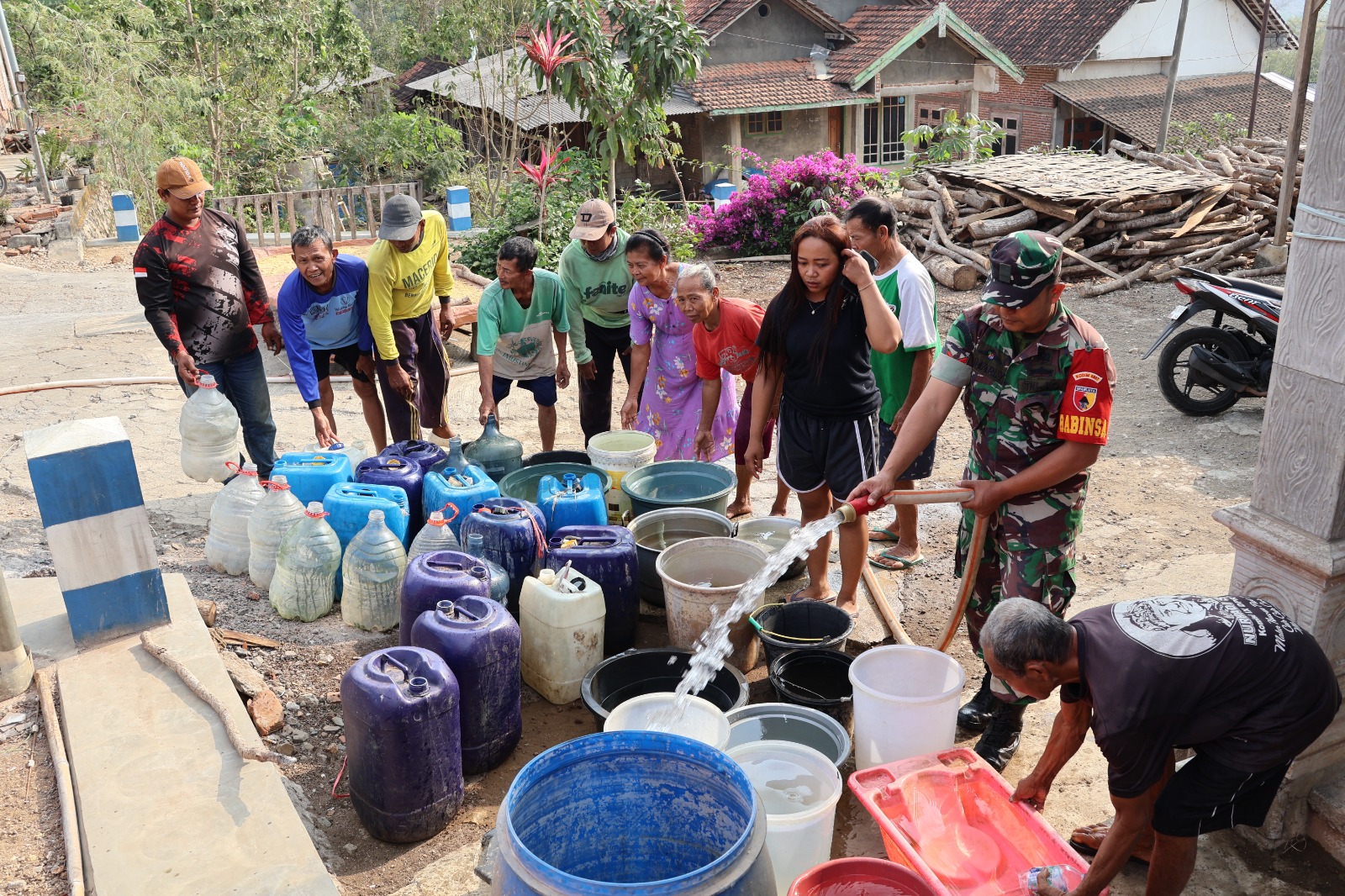 Kodim Tulungagung Salurkan Bantuan