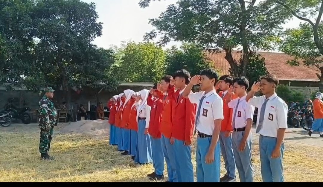 Babinsa Koramil 0815/18 Berikan Wasbang Dan Praktik PBB