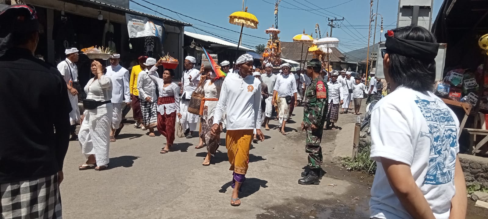 Babinsa Songan A Bersama Pecalang