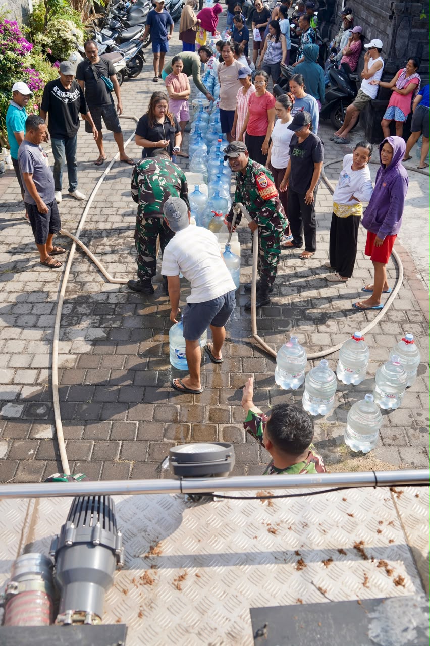 Kodam IX/Udayana Gerakkan Jajaran Salurkan Air Bersih