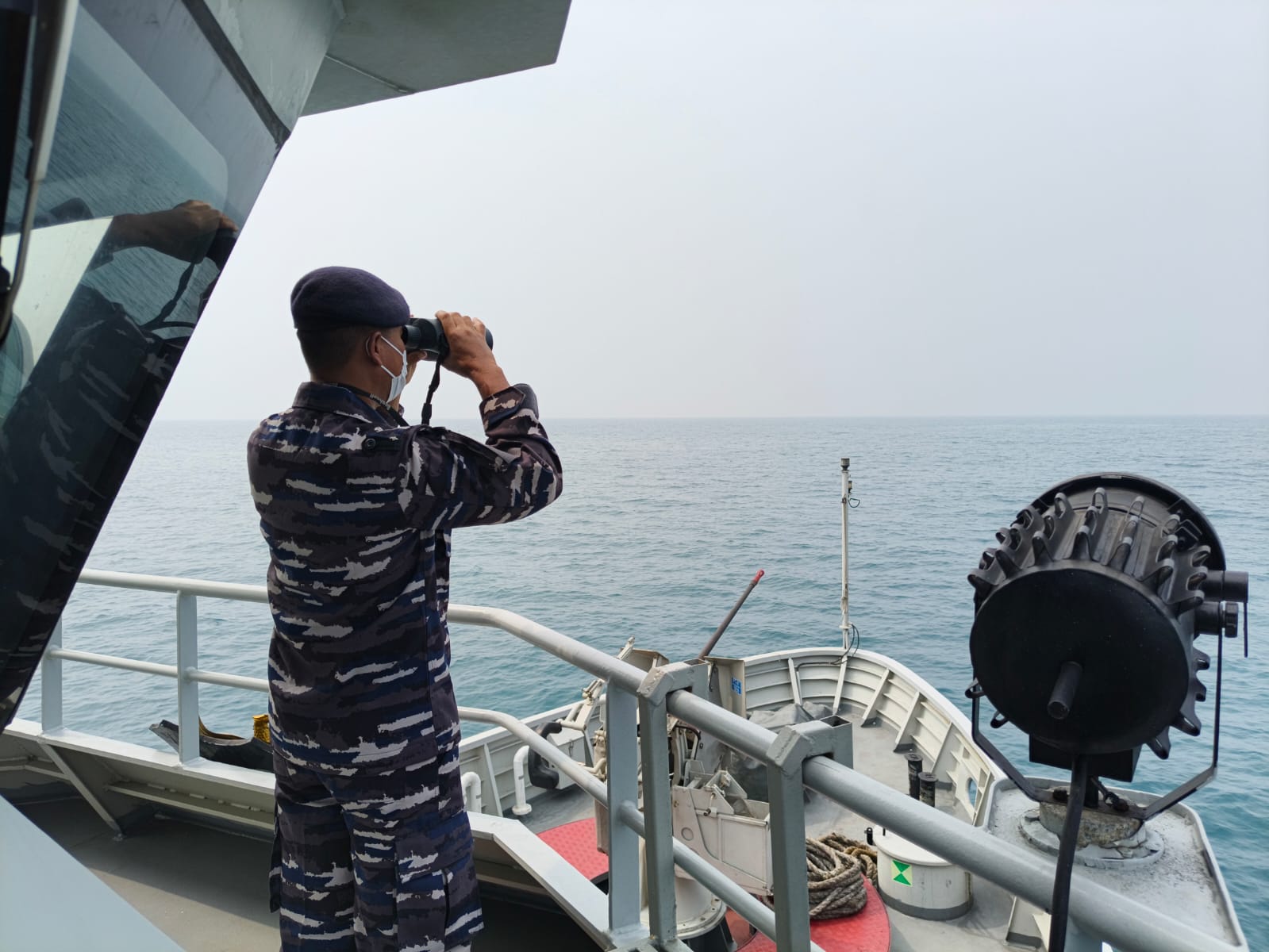 PENYISIRAN HARI KEENAM DI PERAIRAN SELAT SUNDA