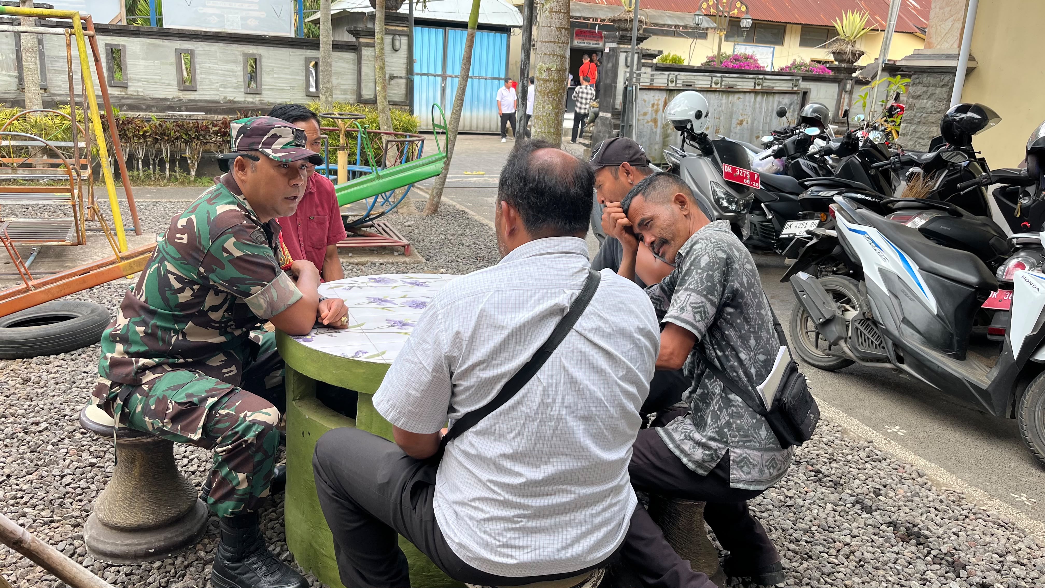 Babinsa Peninjoan Hadiri Rapat