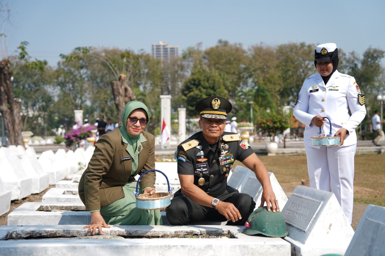 Kasdam V/Brawijaya Hadiri Ziarah