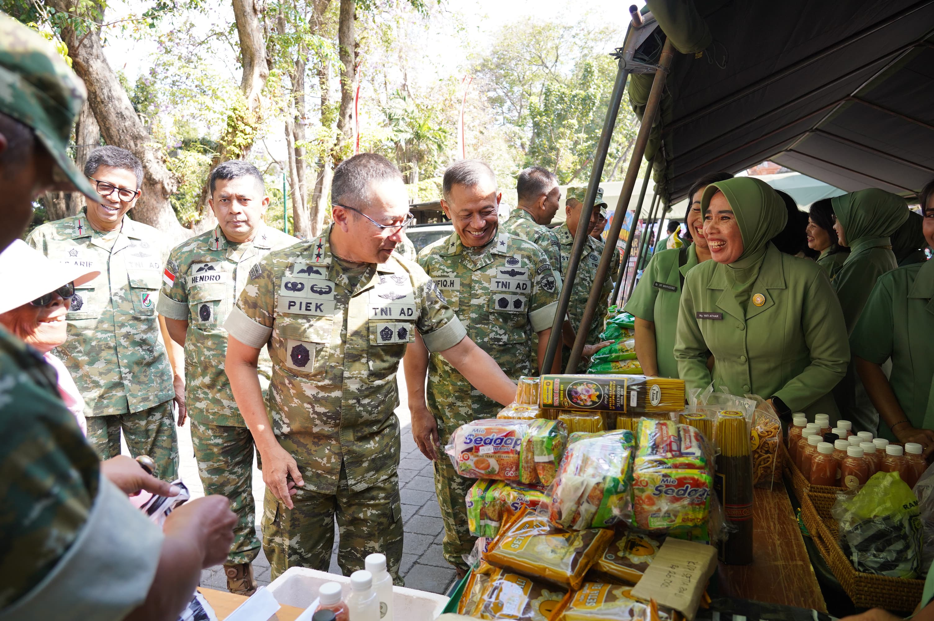 Kodam IX/Udayana Hadirkan Bazar Pasar Murah