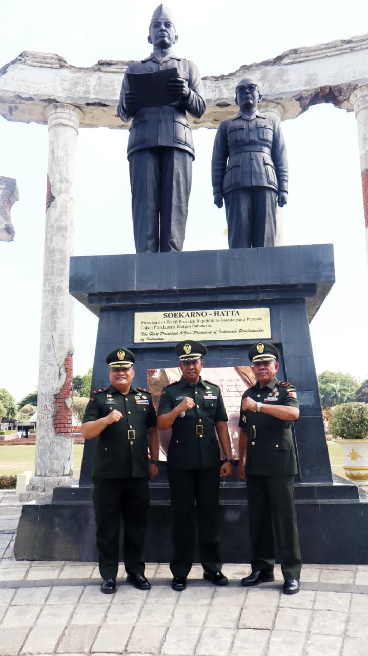 Pgs Kasdim Surabaya Ikuti Upacara