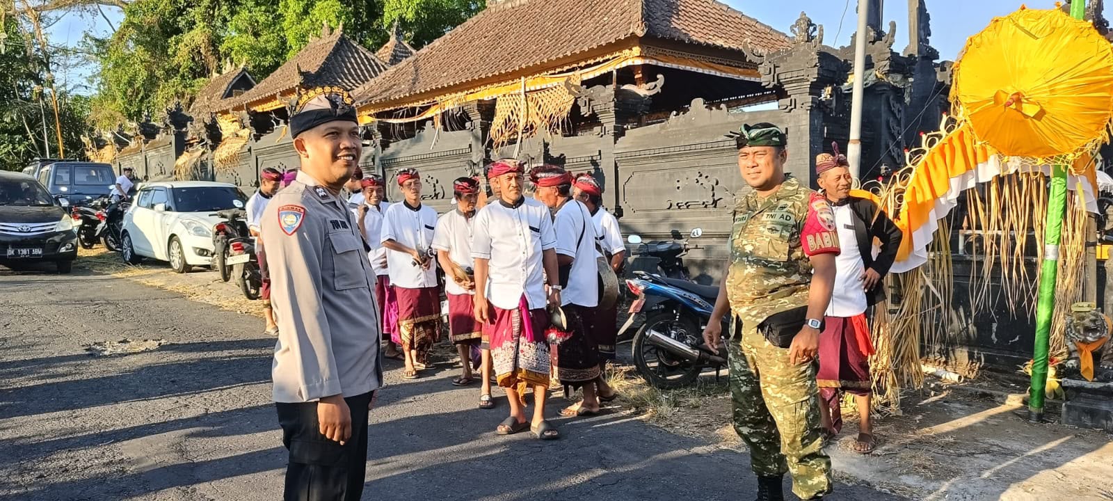 BABINSA LANDIH KAWAL PROSESI ADAT