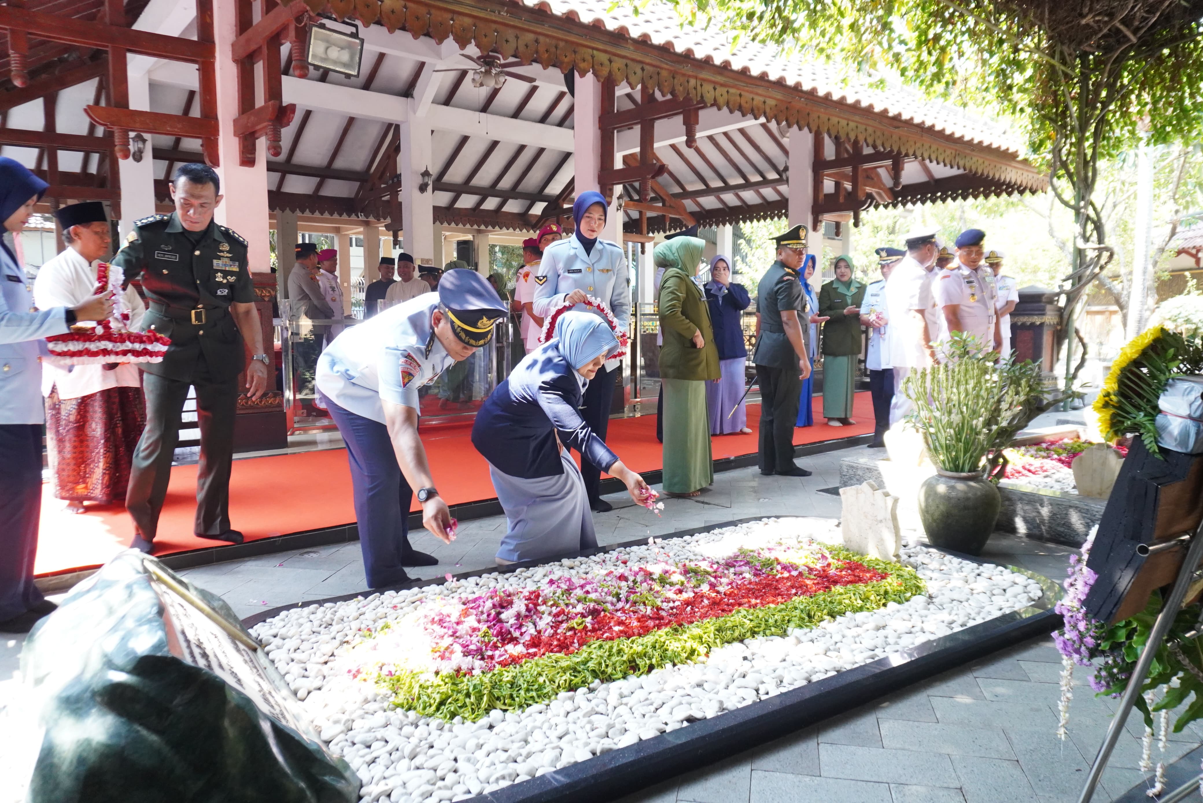 Kadisops Lanud Muljono Hadiri Ziarah