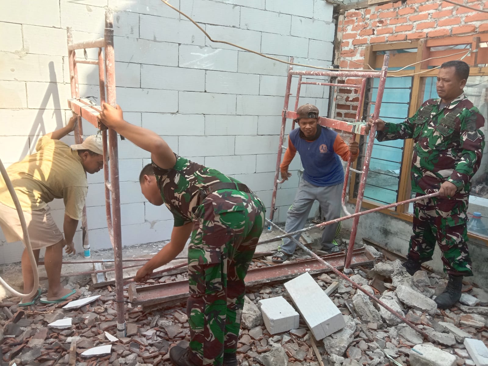 Babinsa Benowo Bantu Wujudkan Hunian