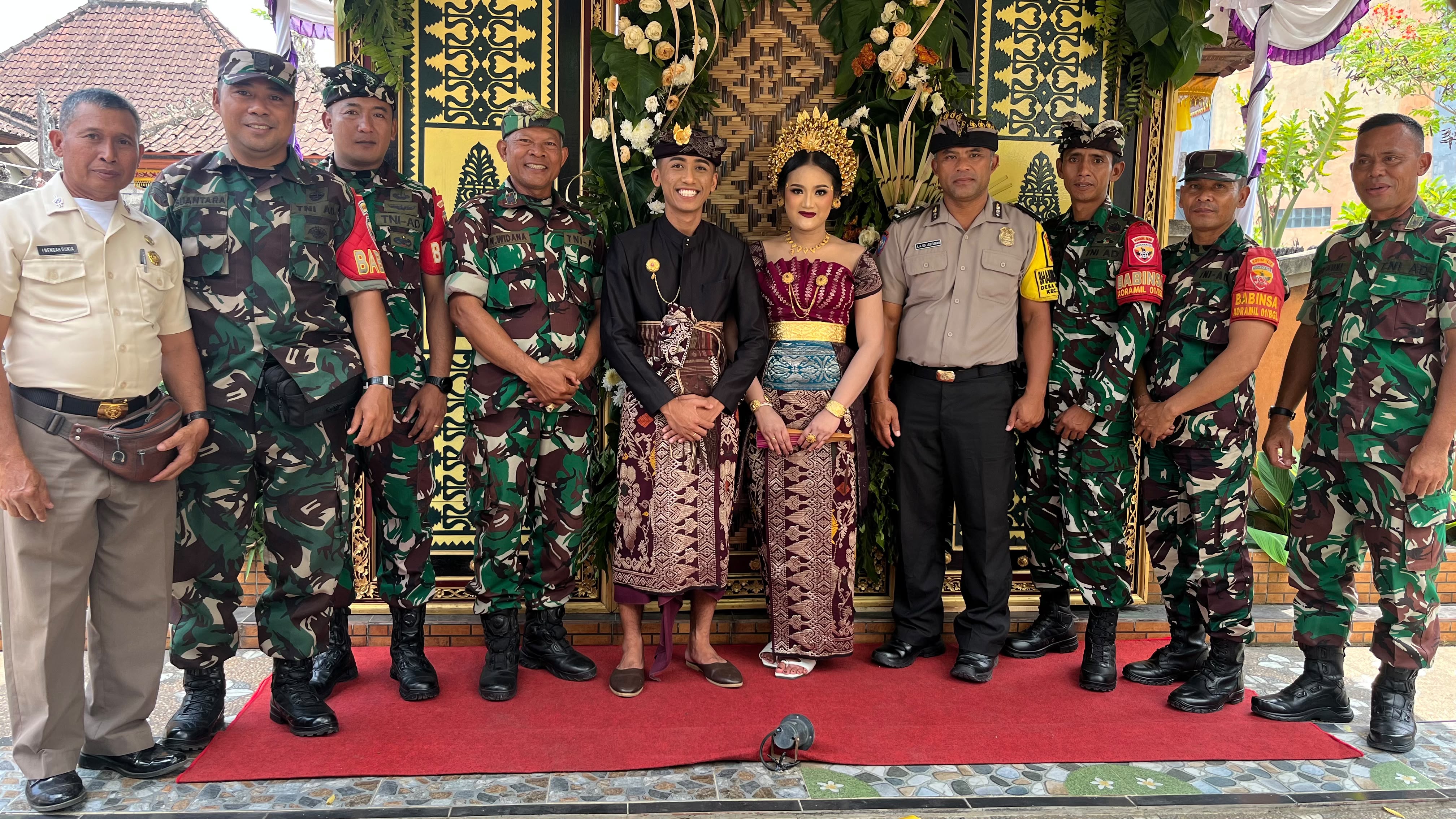 BABINSA TAMANBALI BERSAMA ANGGOTA KORAMIL HADIRI RESEPSI