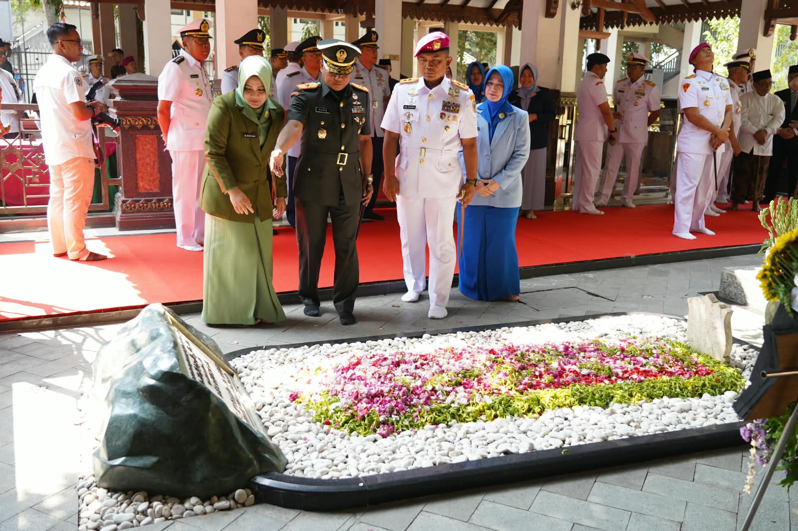 Danrem Bhaskara Jaya Ziarah Ke Makam