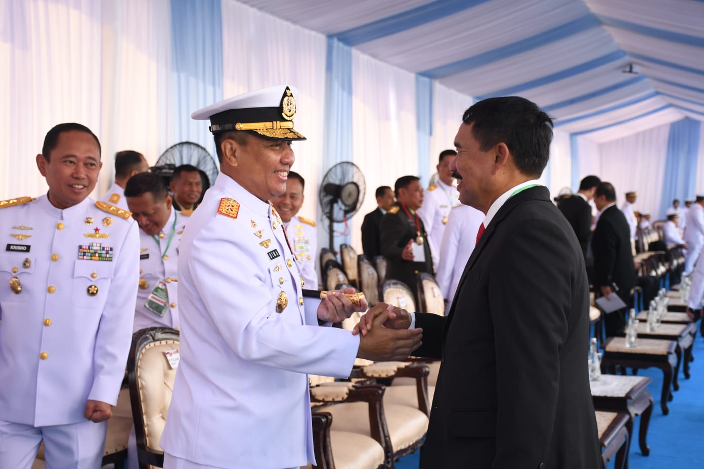BENDERA MERAH PUTIH BERKIBAR DI KRI SRIWIJAYA-100