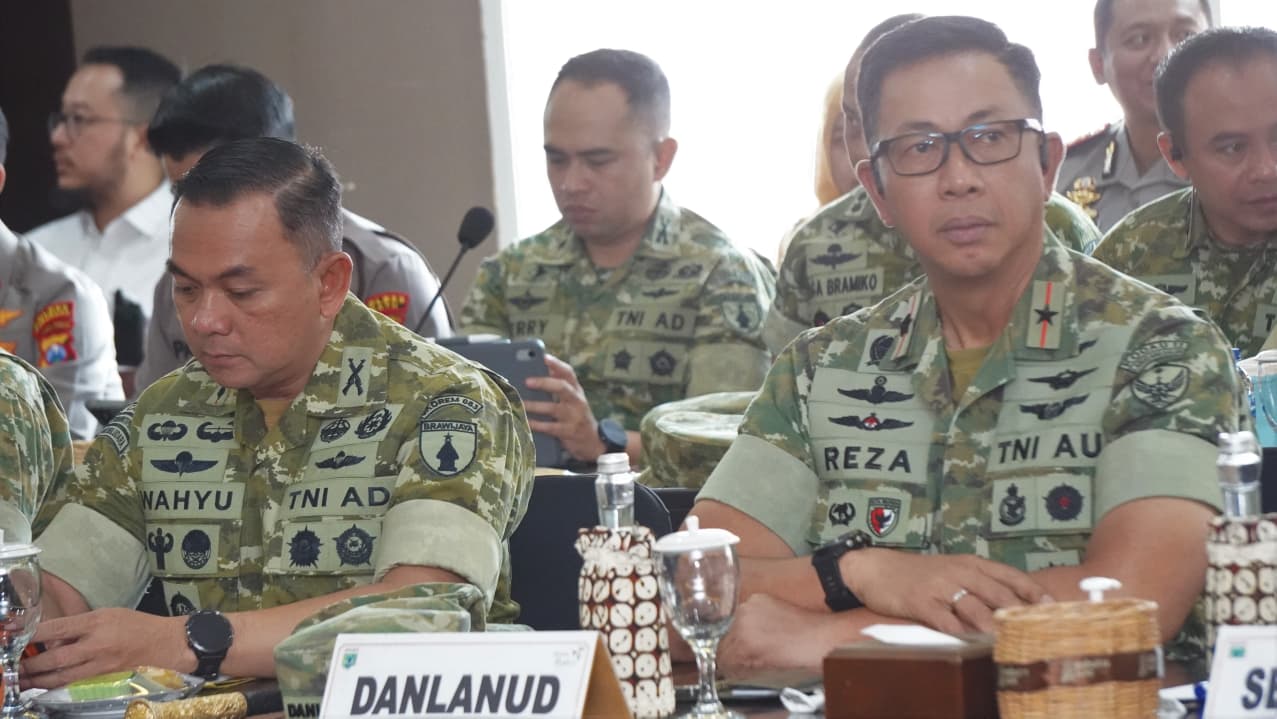 Danlanud Abd Saleh Sambut Kasad Bersama Kepala BNPB