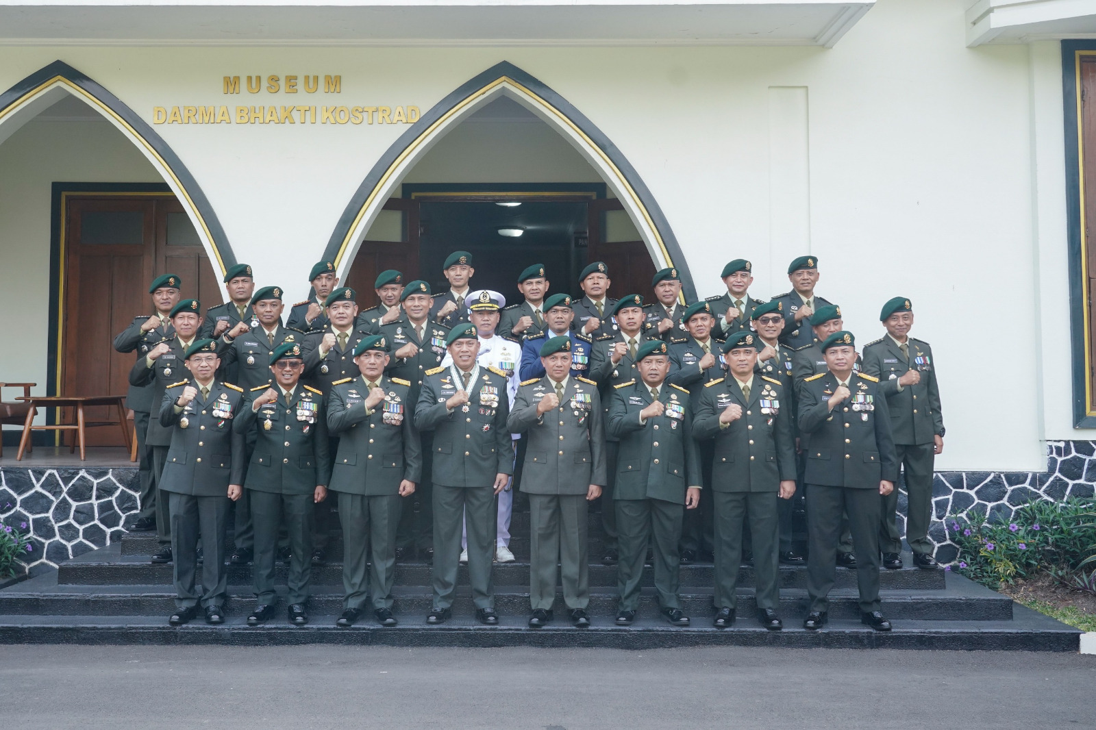 Irkostrad Pimpin Upacara HUT ke-81 TNI