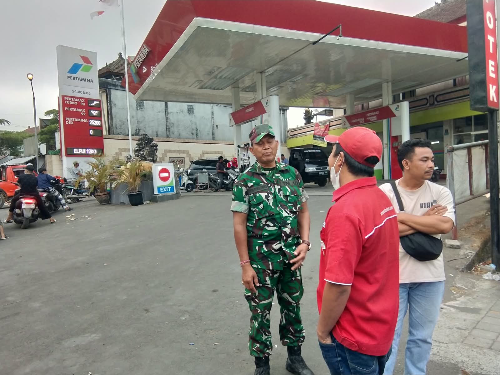Babinsa Lakukan Pengamanan SPBU