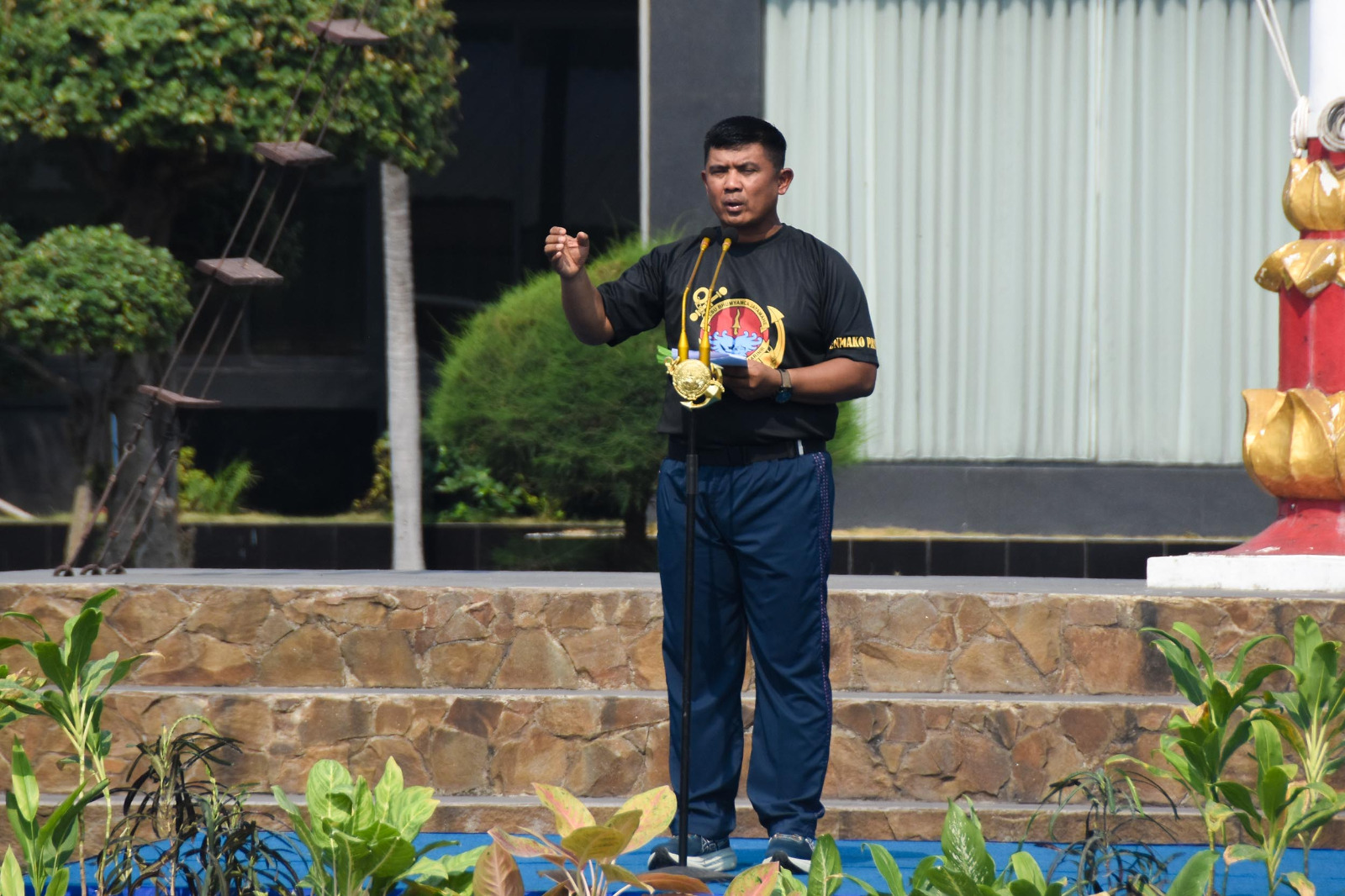 Komandan Brigif 2 Marinir Ikuti Olahraga Bersama
