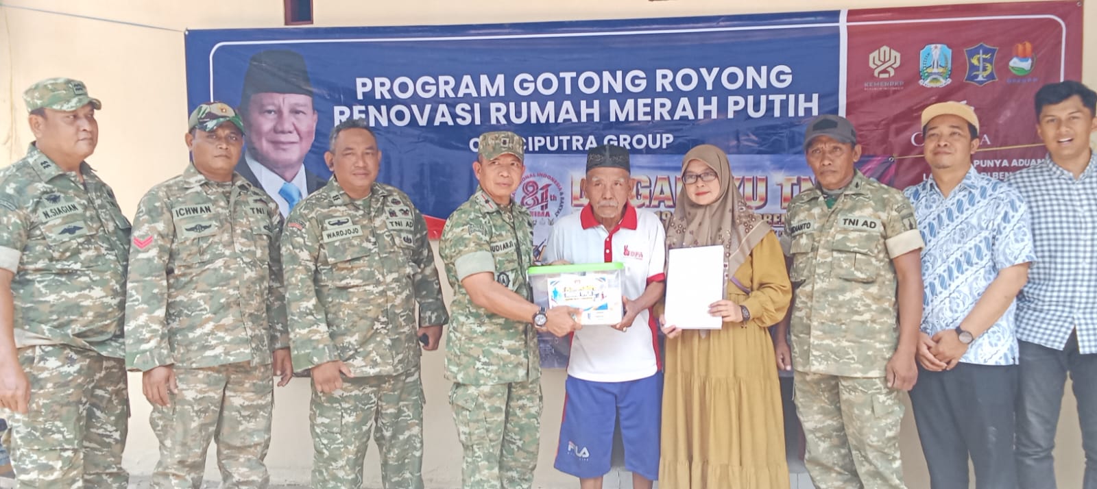 Serahkan Bantuan RTLH Kepada Syakur