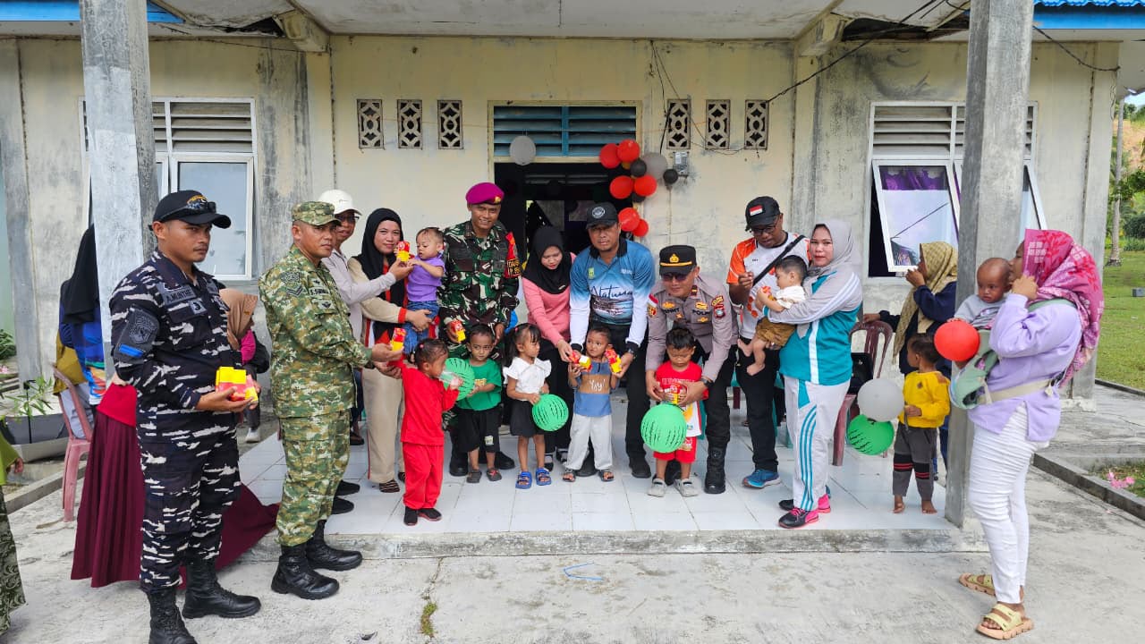 Prajurit Satgas Pulau Terluar Pasmar 1 Laksanakan Bakti Sosial