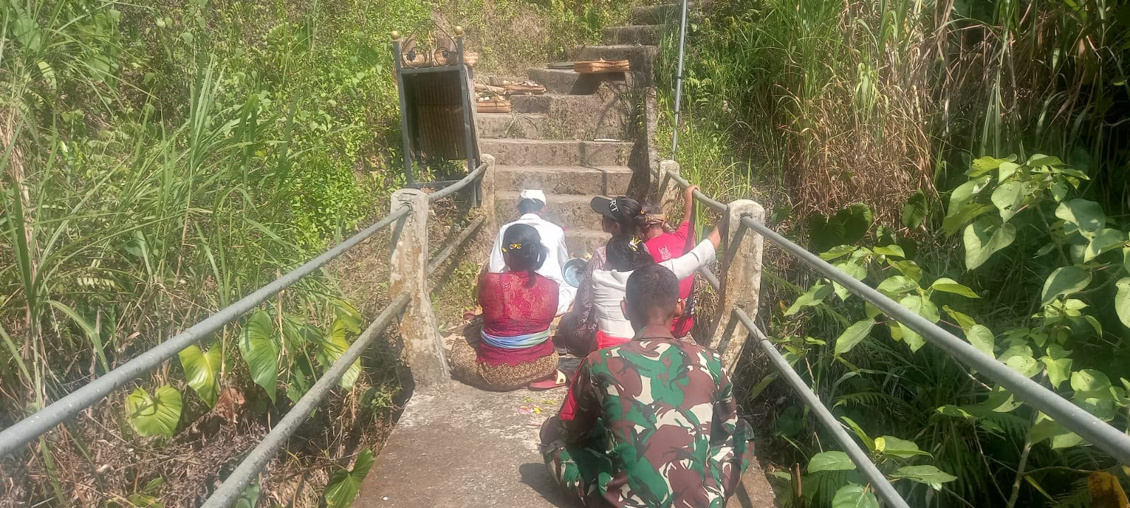 BABINSA TAMANBALI DAMPINGI UPACARA