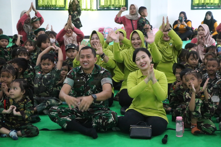 Ratusan Murid TK Kartika Di Tulungagung
