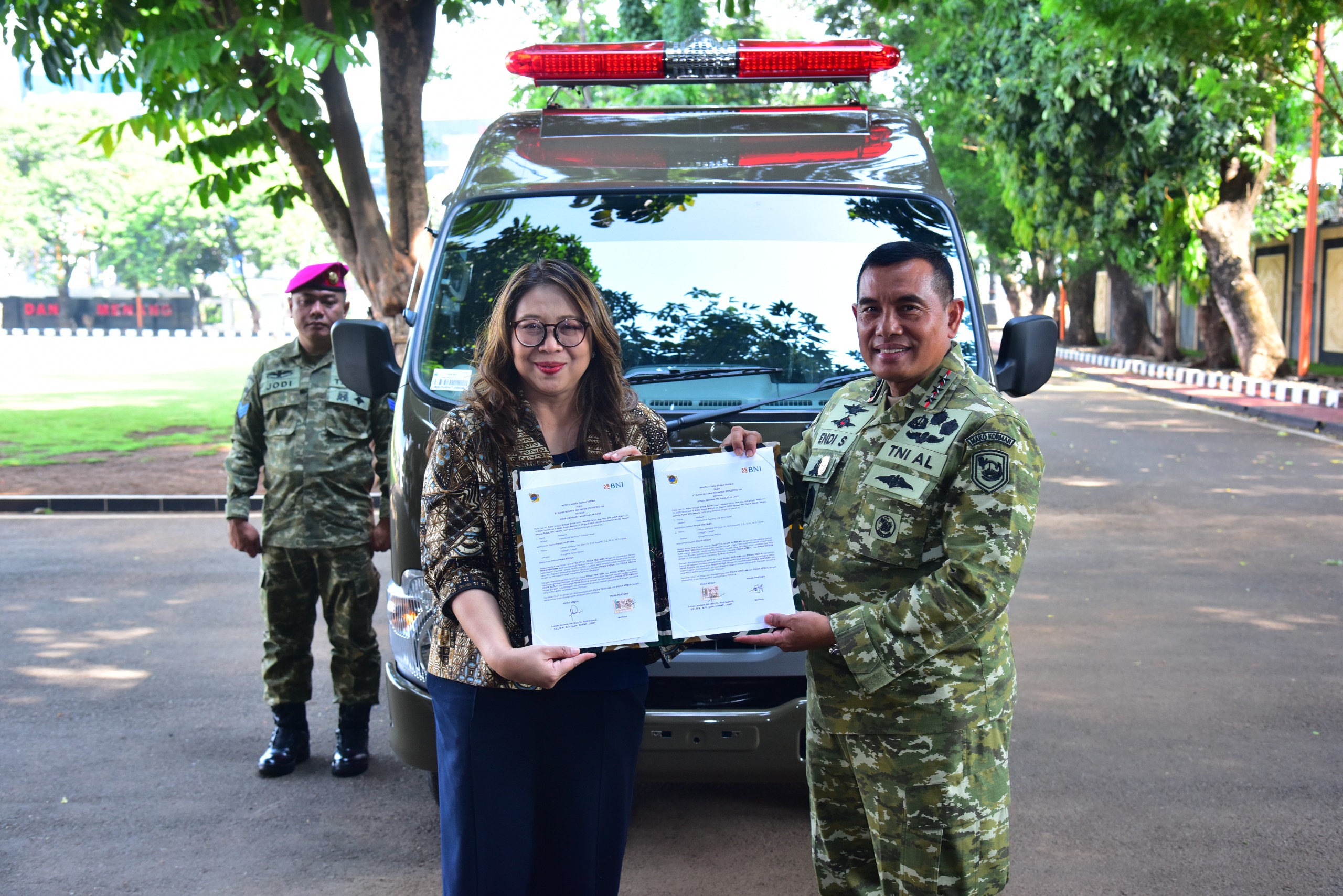 KORPS MARINIR TERIMA MOBIL AMBULANS