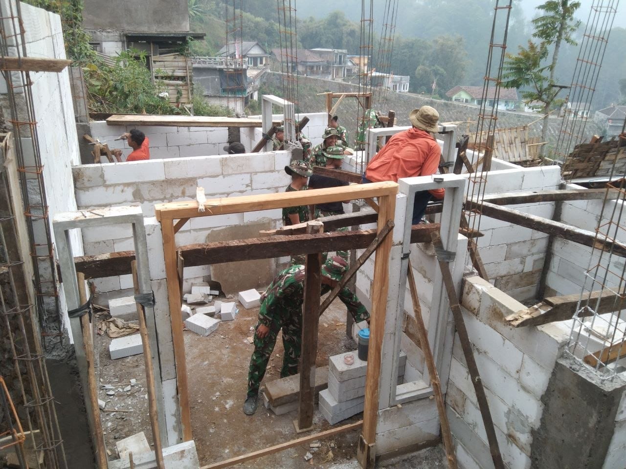 Bangun Rumah Bapak Khodir