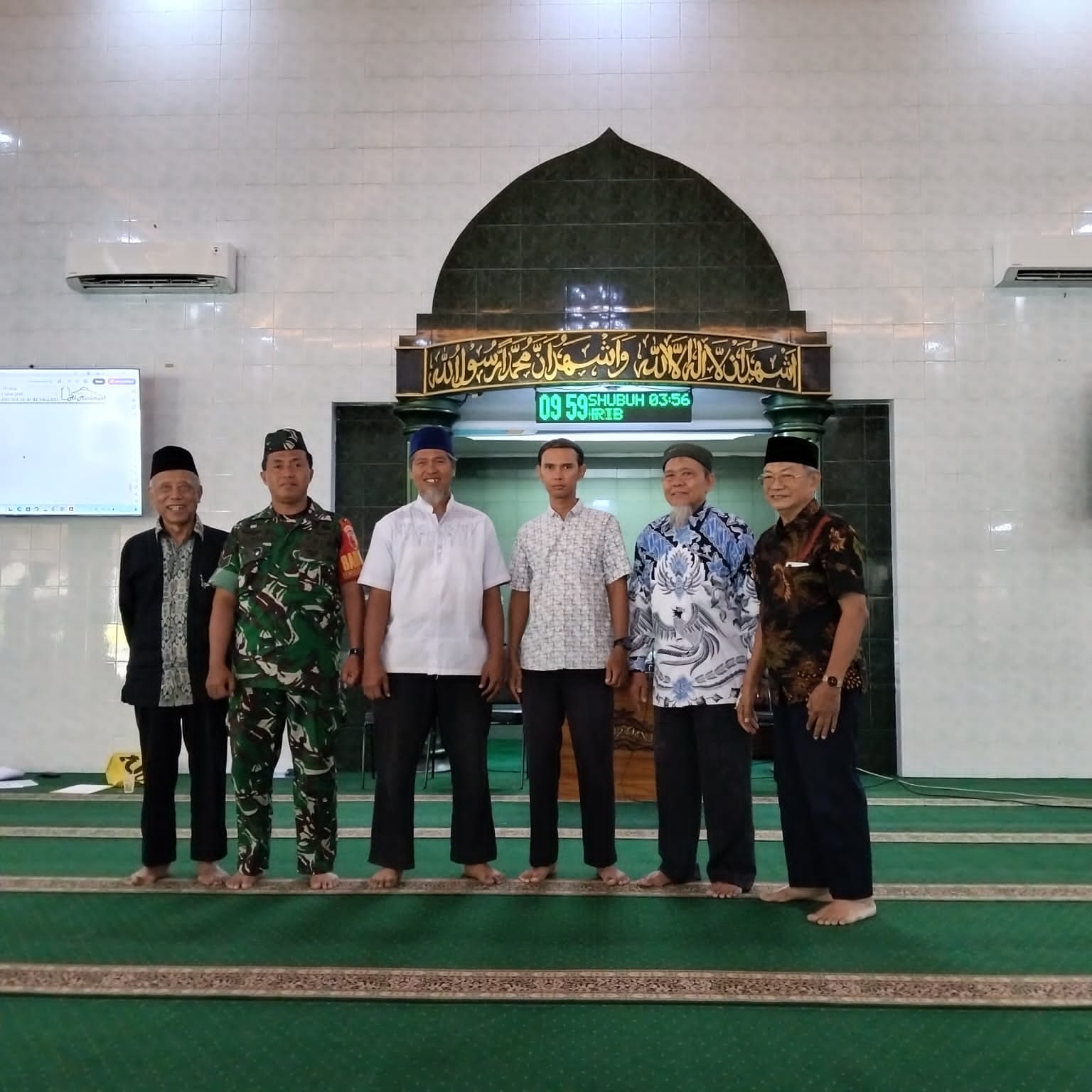 Babinsa Rungkut Menanggal Hadiri Pengukuhan