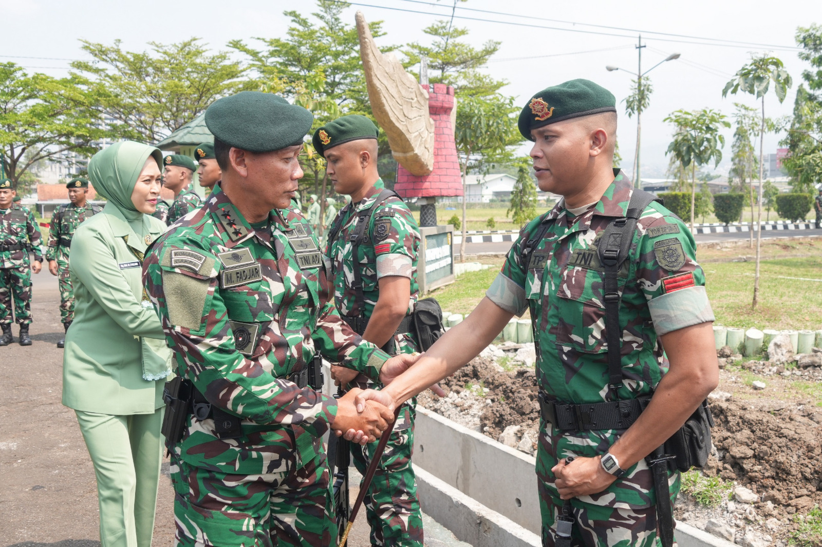 Pangkostrad Kunjungi Yonzipur 9 Kostrad